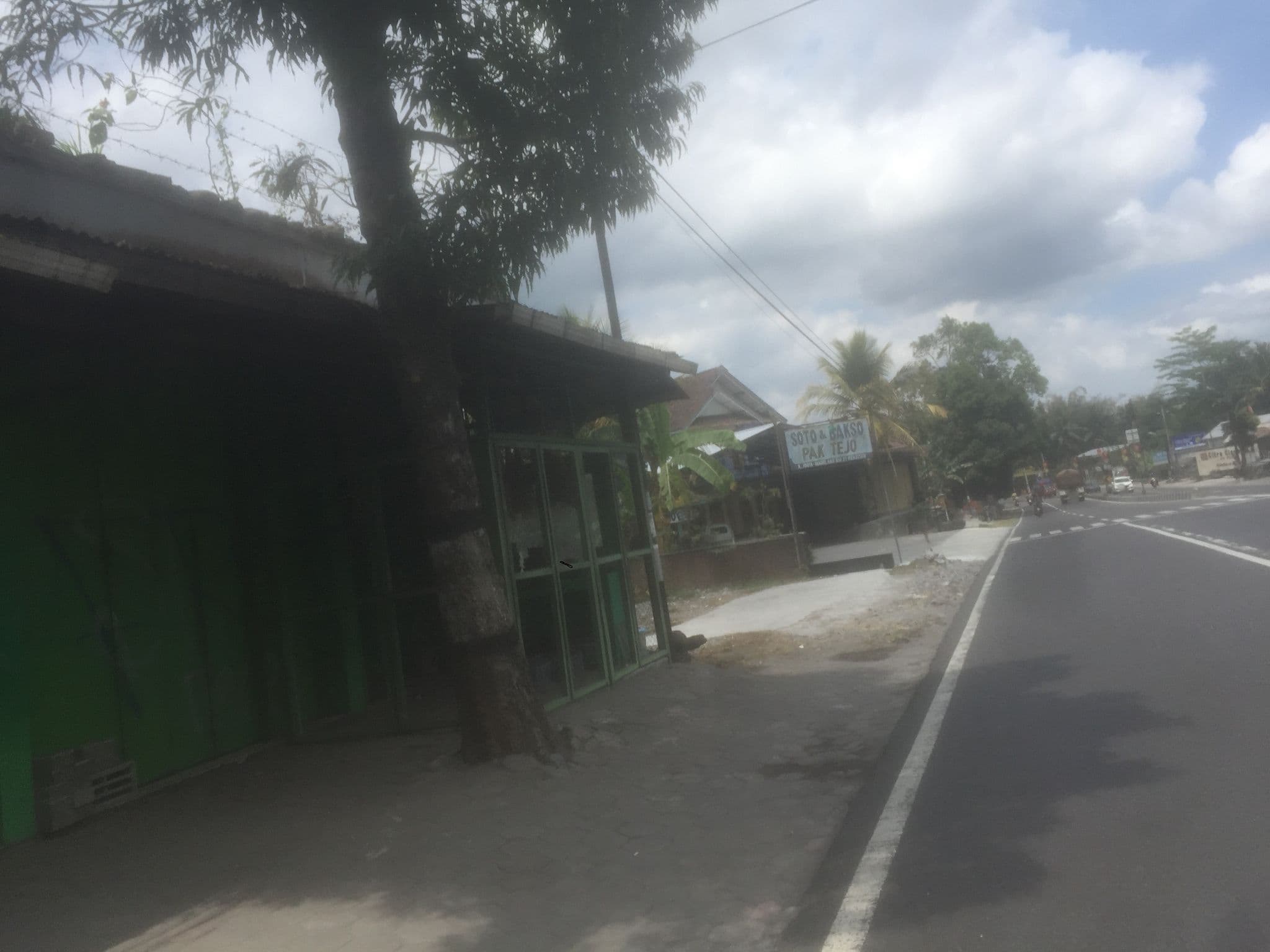 Street view near Indoluxe™ Hotel,  Yogyakarta, Muntilan — © rifki (CC BY-SA · Mapillary)