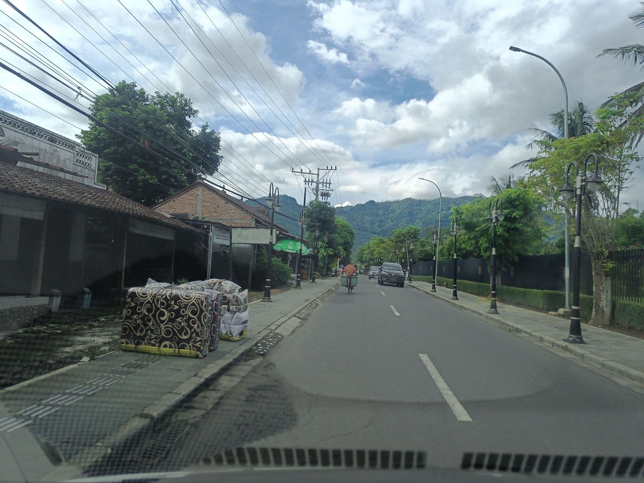 Street view near Watu Agung Guesthouse, Muntilan — © hen0ch (CC BY-SA · Mapillary)