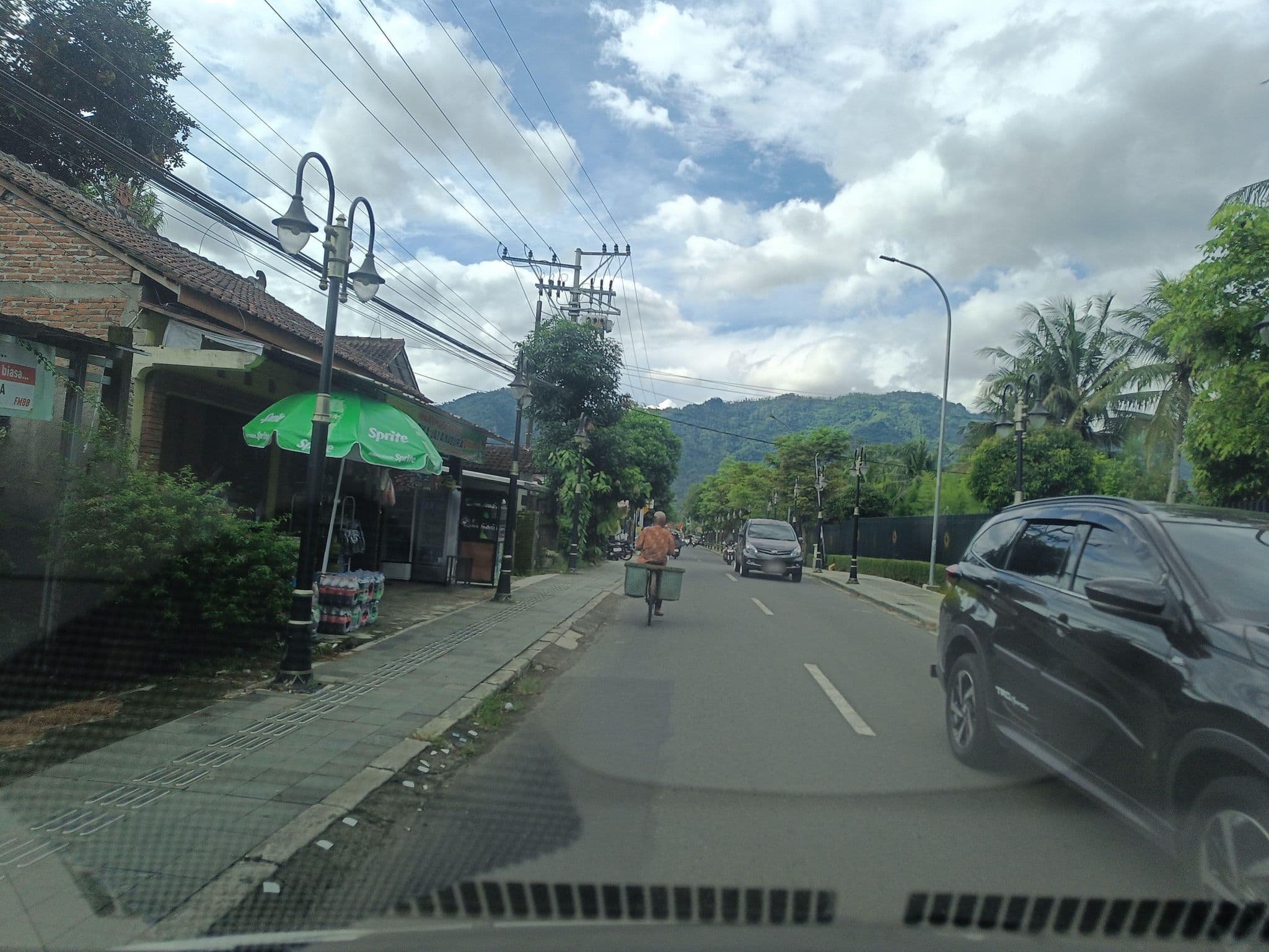 Street view near Cempaka Villa Restaurant And Spa, Muntilan — © hen0ch (CC BY-SA · Mapillary)