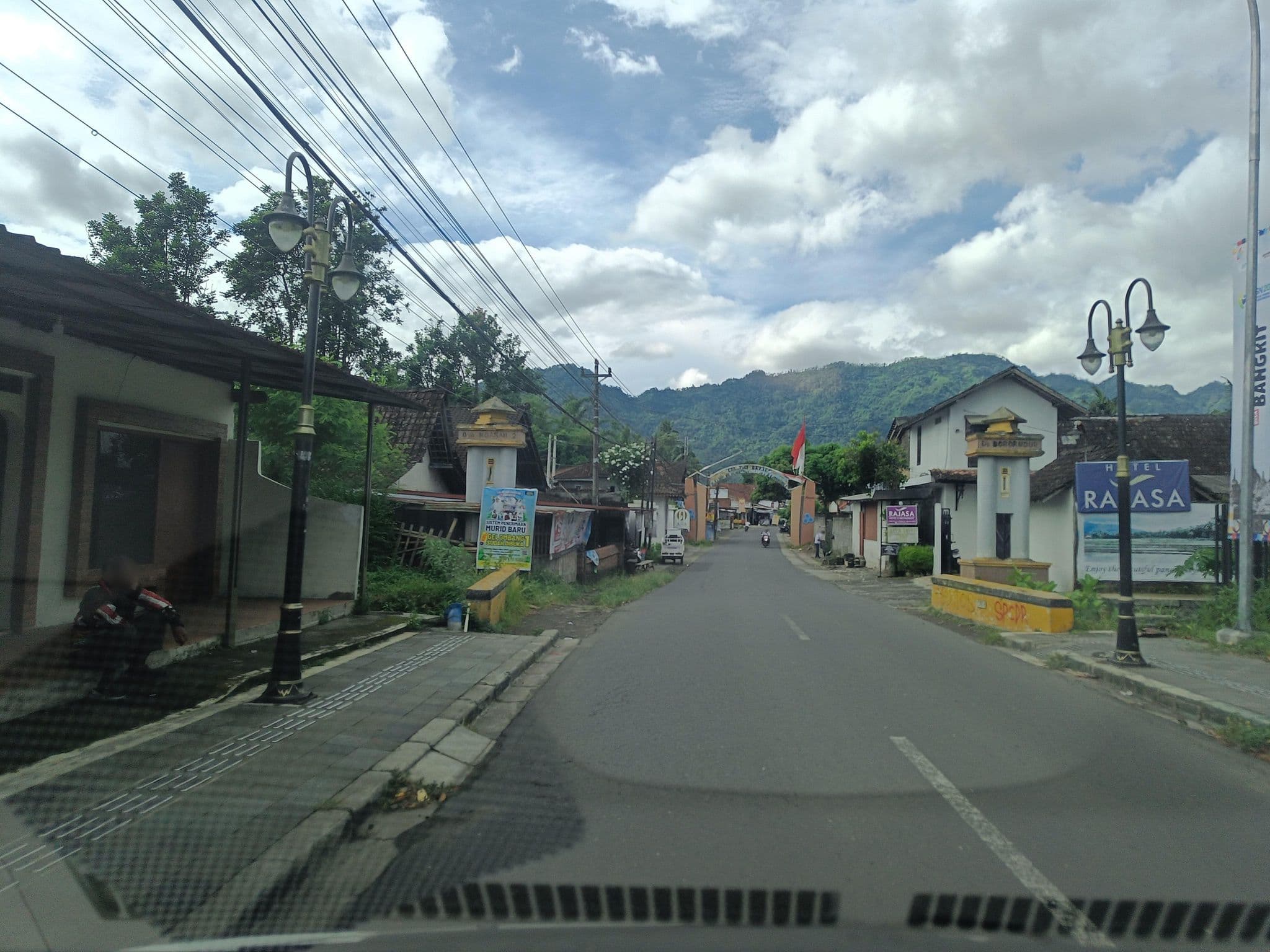 Street view near Hotel Lumintu, Muntilan — © hen0ch (CC BY-SA · Mapillary)