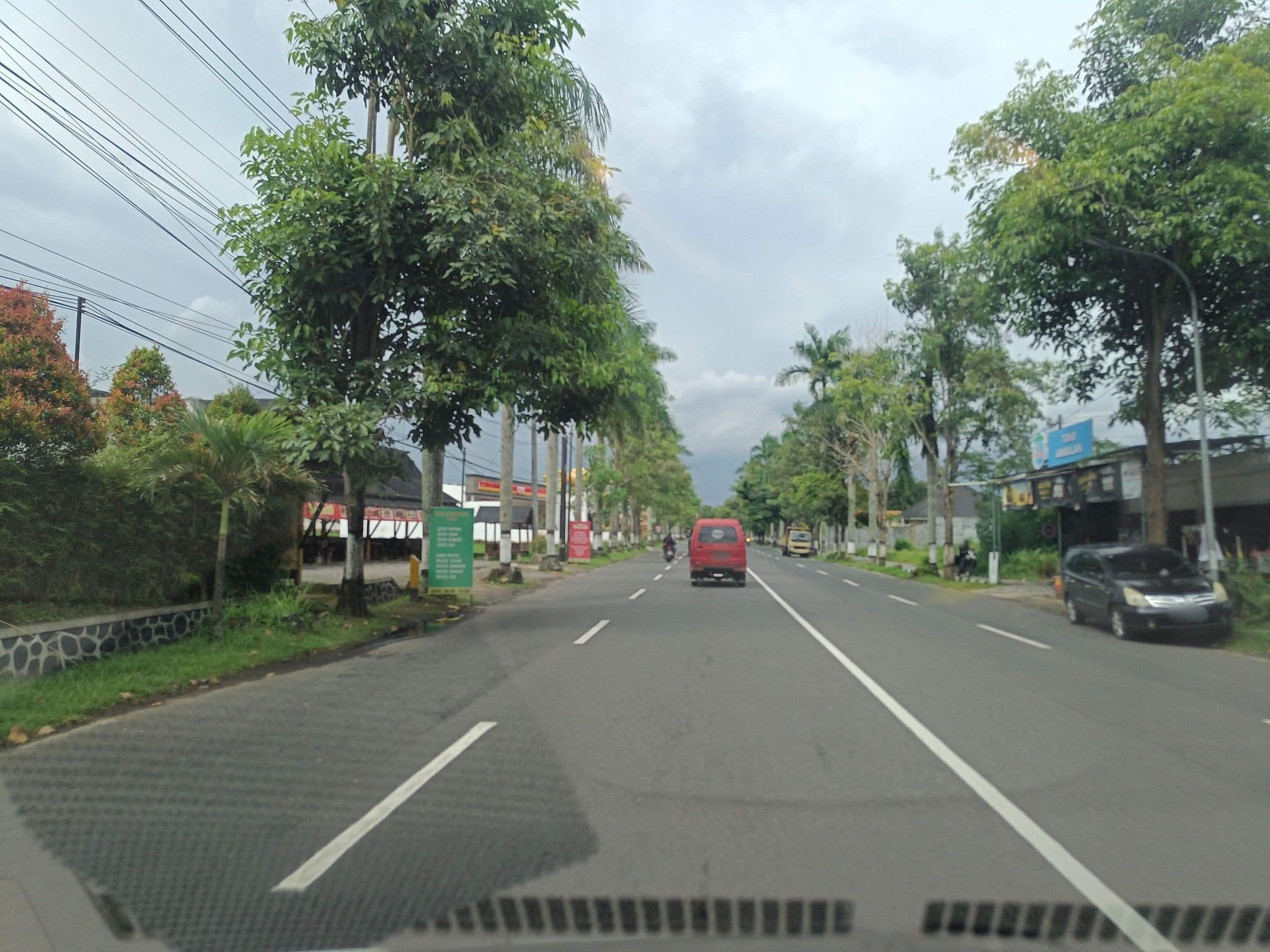 Street view near Hotel Aldo, Mertoyudan — © hen0ch (CC BY-SA · Mapillary)
