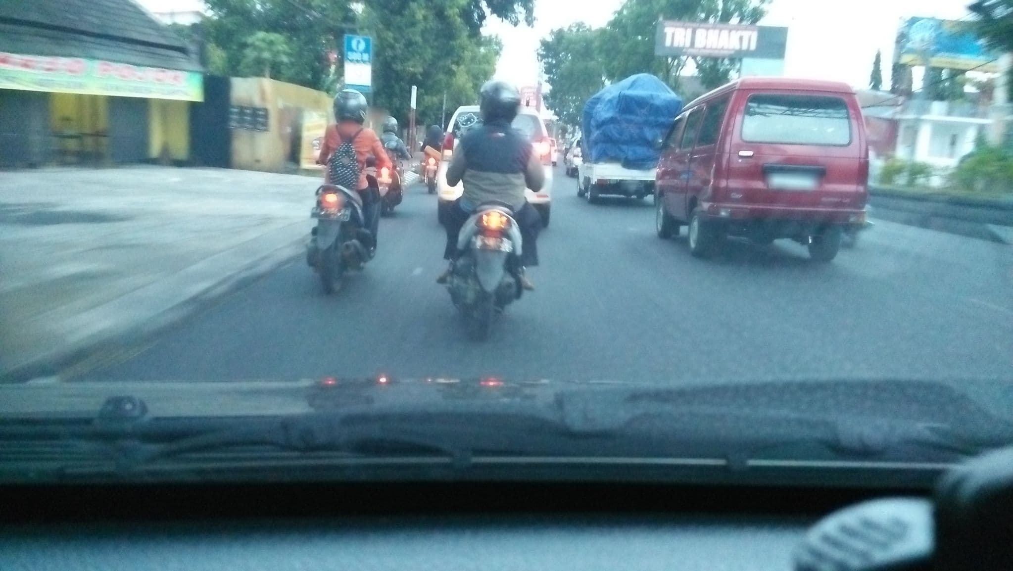 Street view near ƬƦio Hotel, Mertoyudan — © hestiningsih (CC BY-SA · Mapillary)