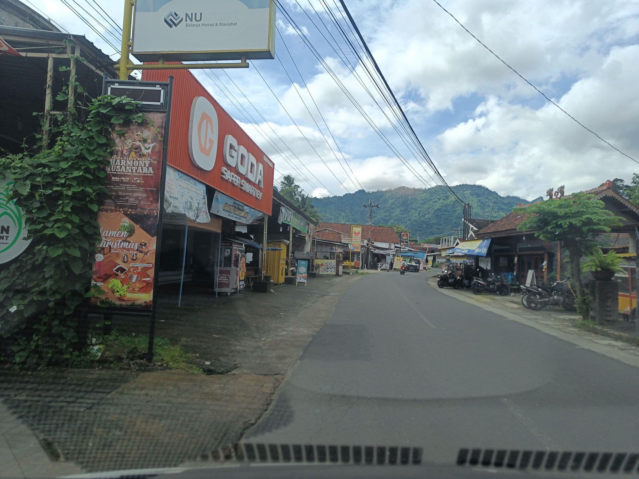 Street view near Amrta Meeting Point and Cottage, Muntilan — © hen0ch (CC BY-SA · Mapillary)
