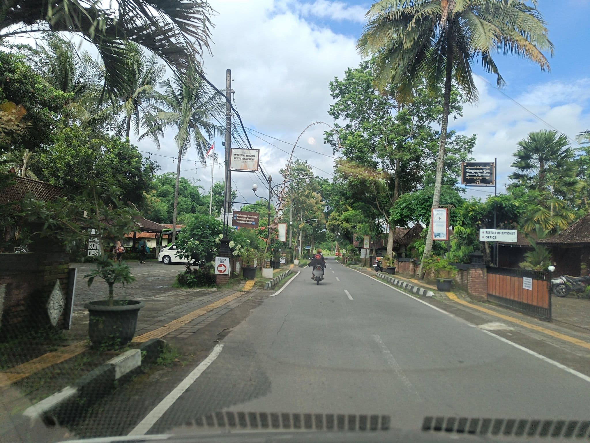 Street view near Homestay Ngaran Borobudur, Muntilan — © hen0ch (CC BY-SA · Mapillary)