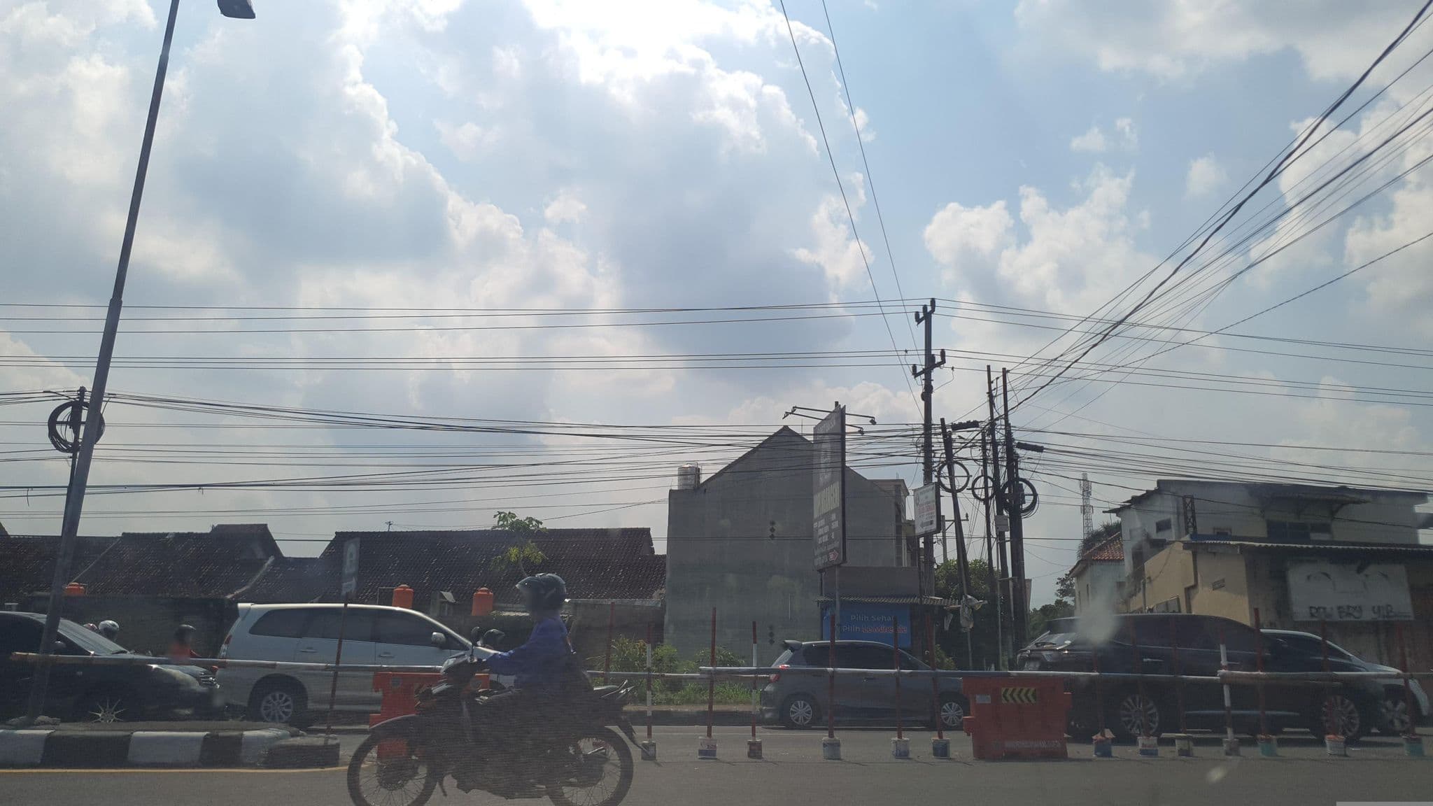 Street view near Amaris hotel by santika semarang, Jogonalan — © FotoPeta (CC BY-SA · Mapillary)