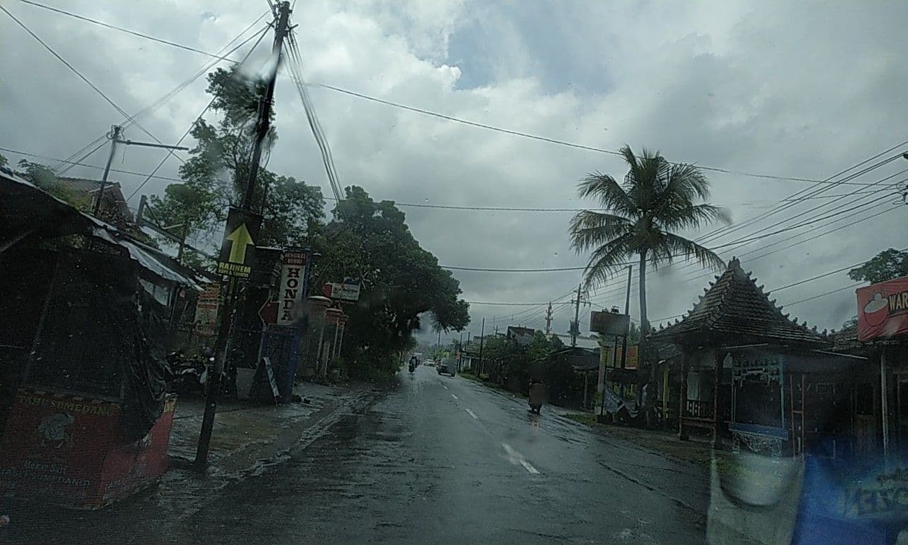Street view near Villa Kanjeng, Sleman — © riyadiwibowo (CC BY-SA · Mapillary)