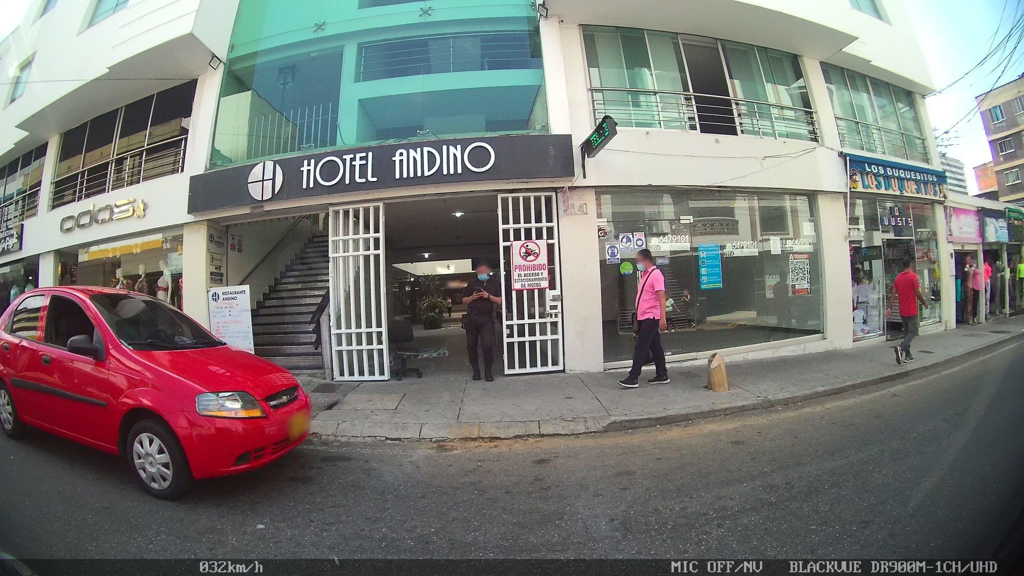 Street view near Hotel Andino, Bucaramanga — © kaart_2 (CC BY-SA · Mapillary)