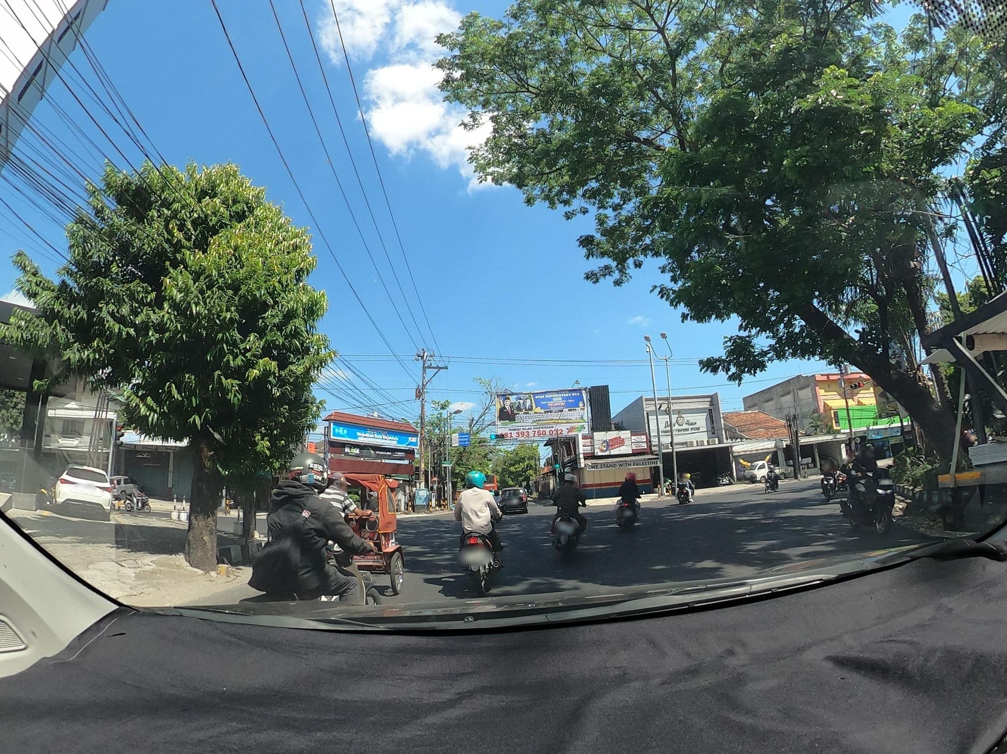 Street view near Hotel Neo Gading Solo, Grogol — © Kaart_Local (CC BY-SA · Mapillary)