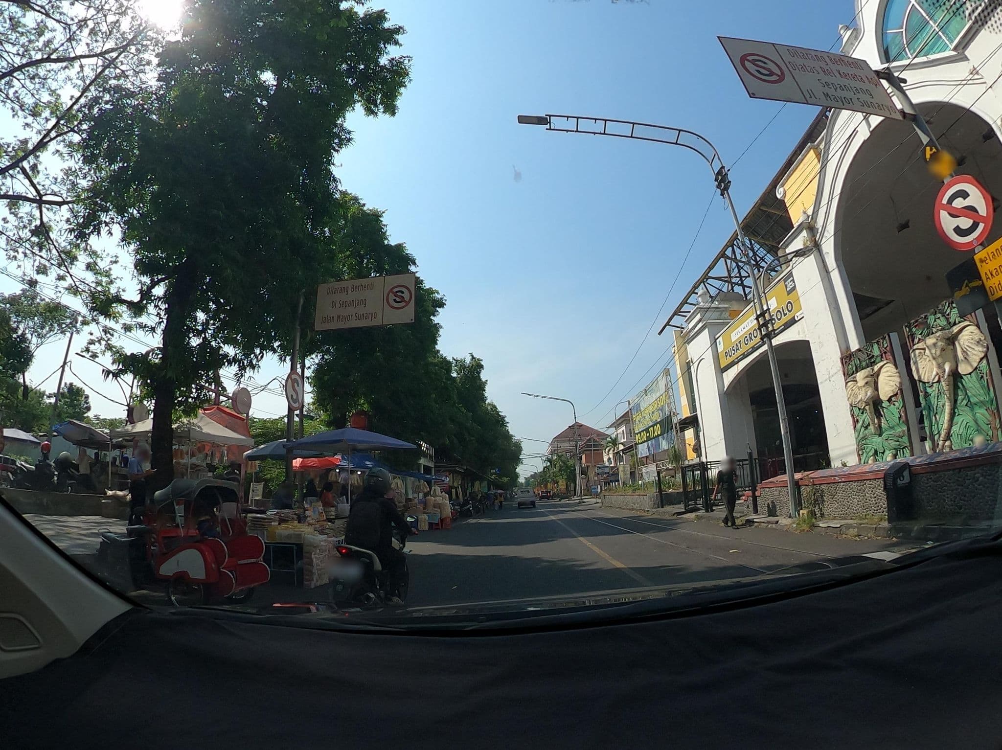 Street view near Harmony inn, Surakarta — © Kaart_Local (CC BY-SA · Mapillary)