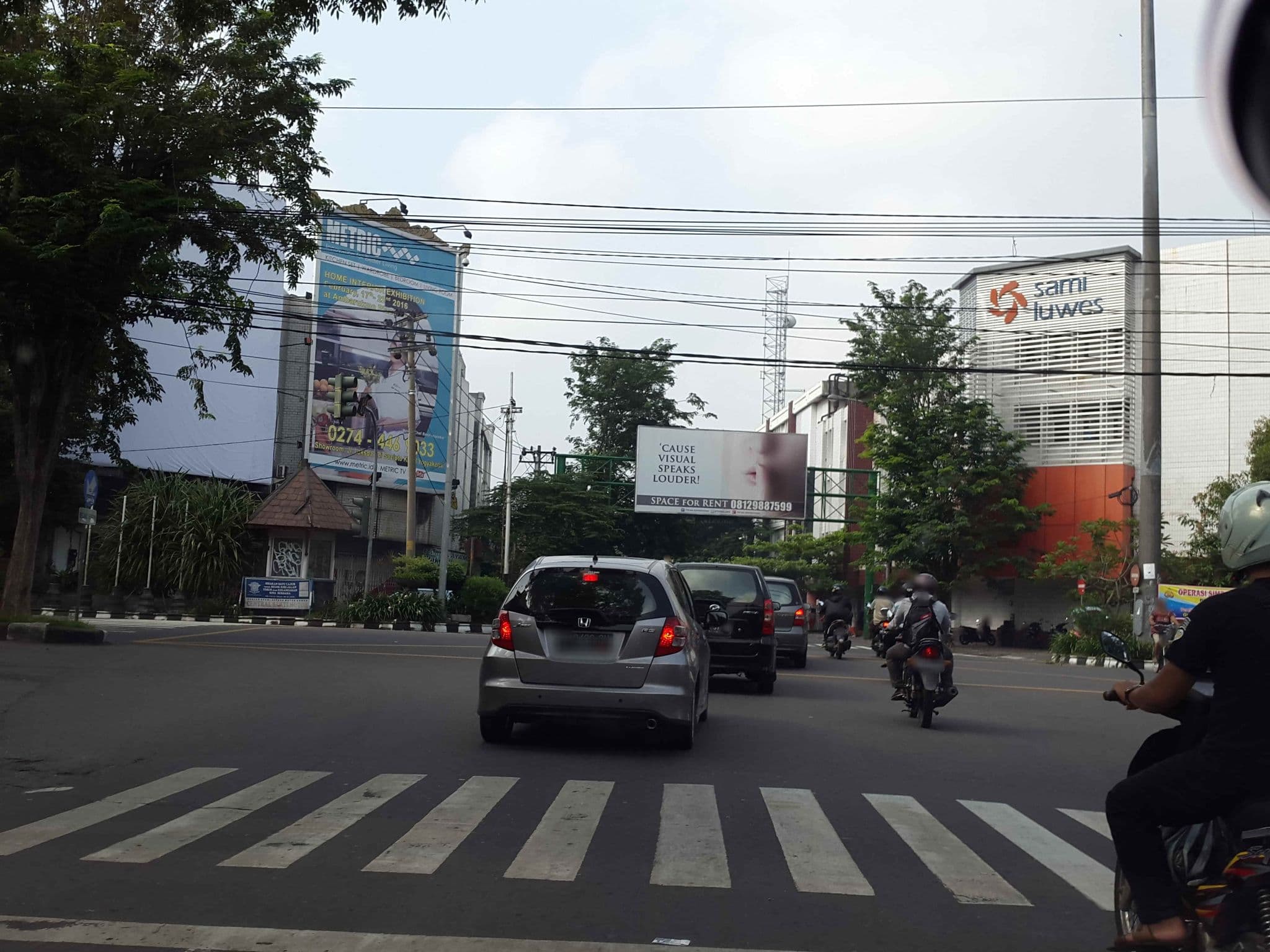 Street view near Sriwedari Resort & Spa, Surakarta — © roadroid (CC BY-SA · Mapillary)