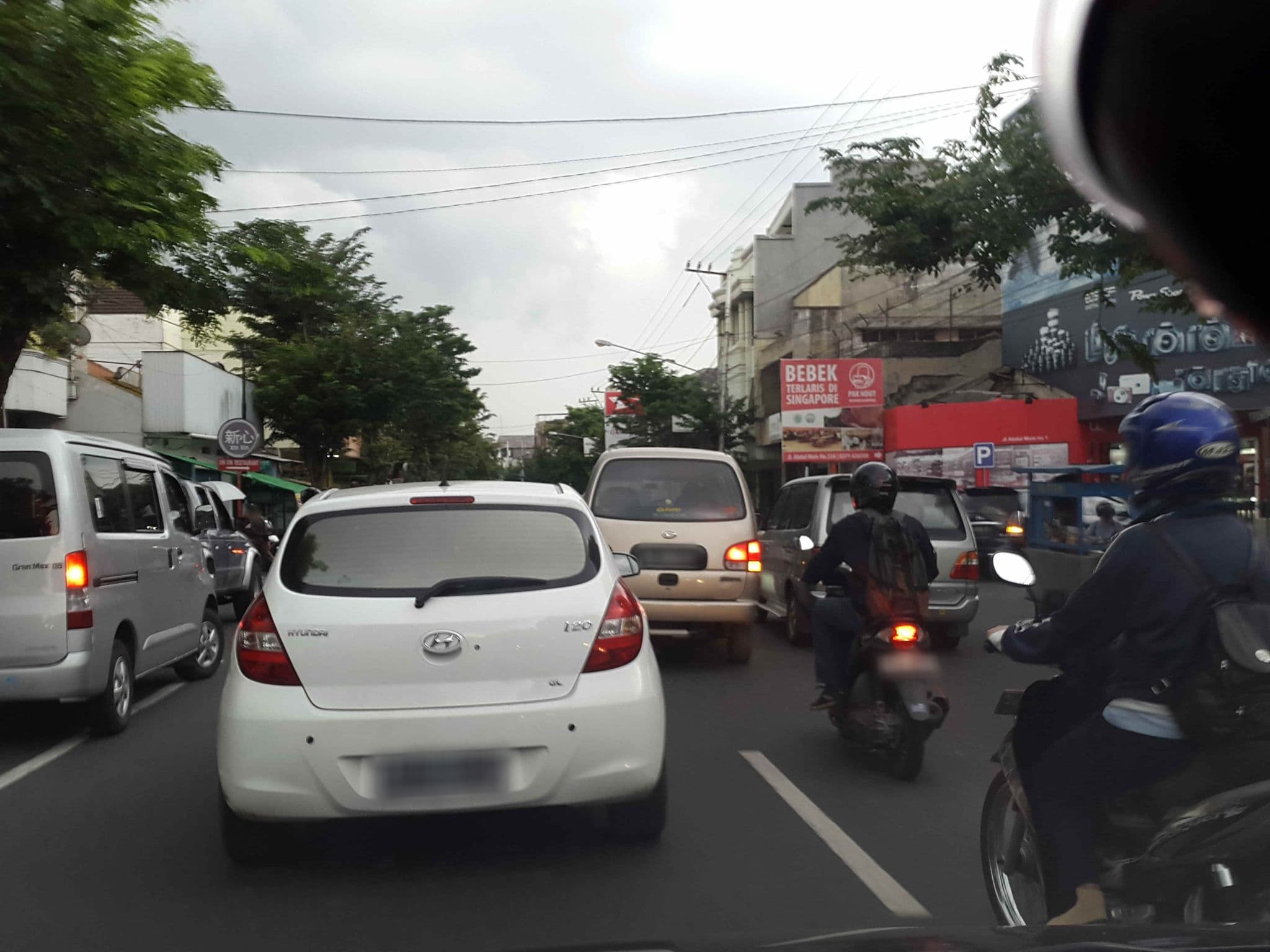 Street view near Hotel Royal ambarukmo, Surakarta — © roadroid (CC BY-SA · Mapillary)