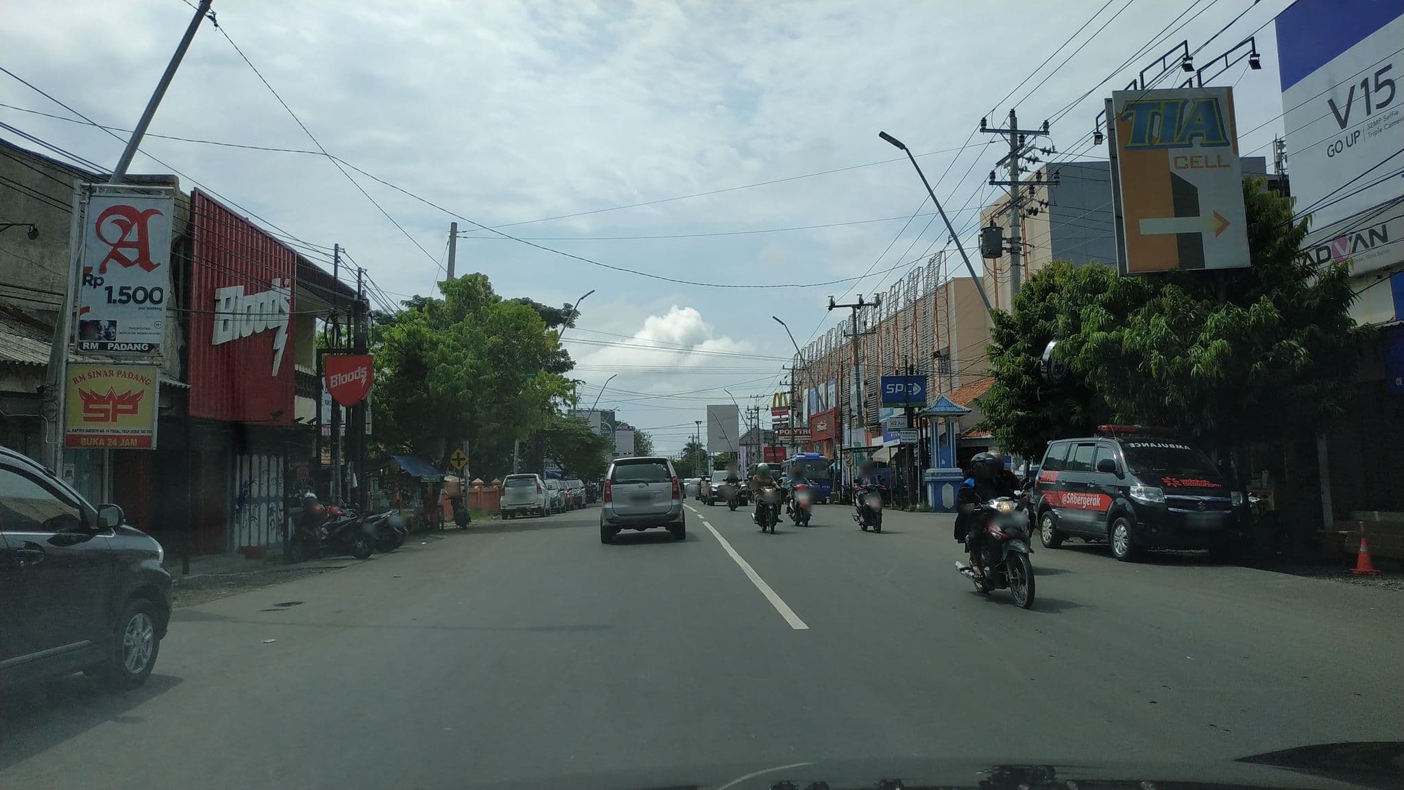 Street view near DAFAM Hotel & Resorts, Tegal — © akrimullag (CC BY-SA · Mapillary)
