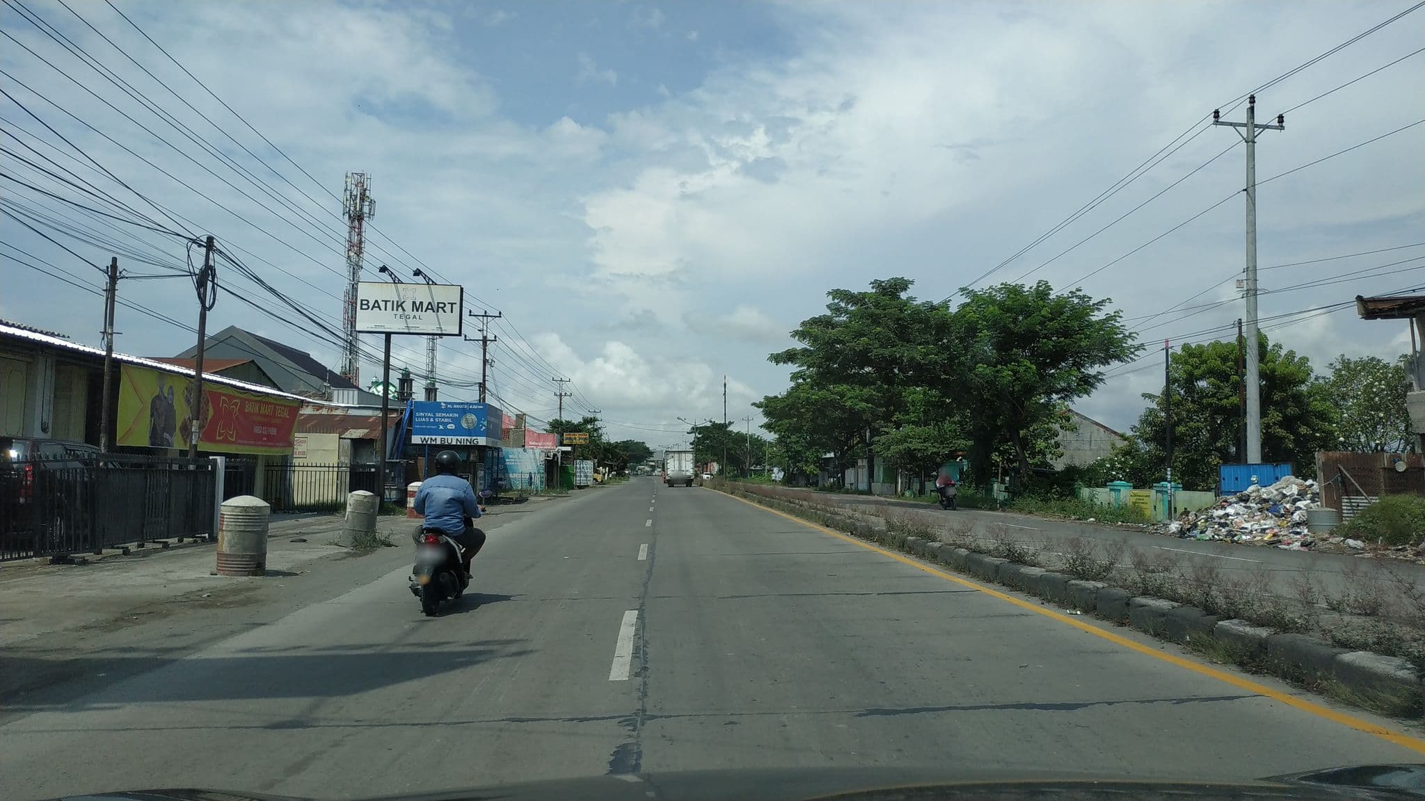 Street view near Hotel Brongto Yogyakarta, Tegal — © akrimullag (CC BY-SA · Mapillary)