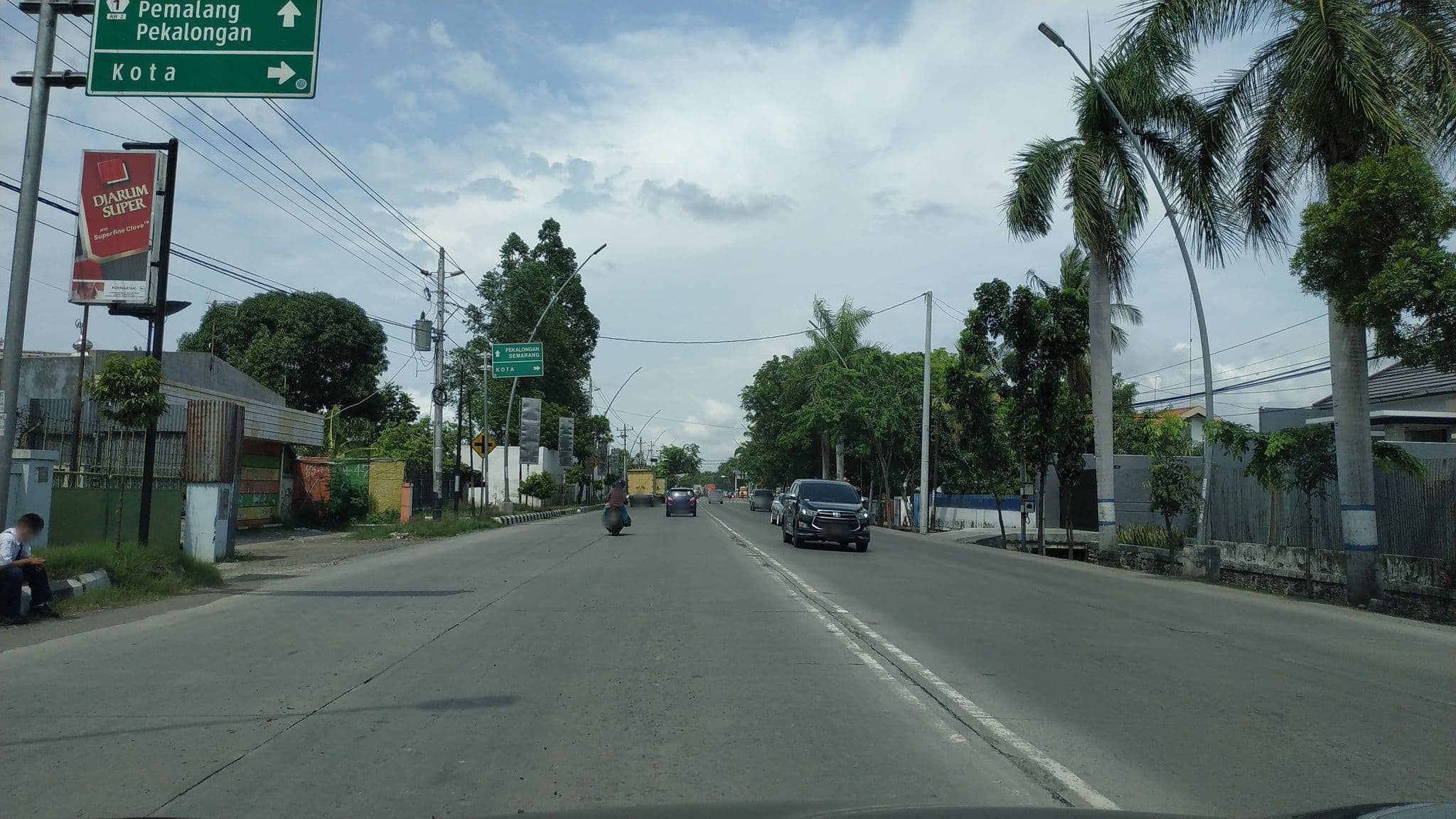 Street view near Hotel Karlita Jl Brigjend Katamso Kota Tegal, Tegal — © akrimullag (CC BY-SA · Mapillary)