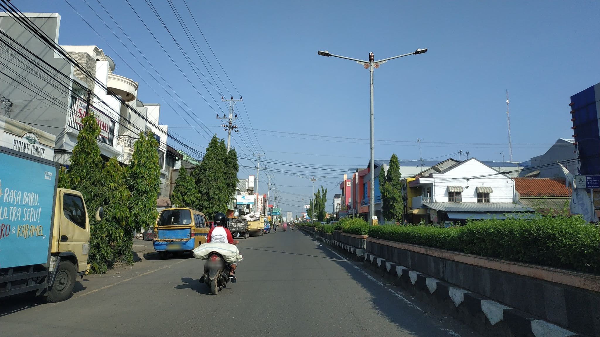 Street view near Hotel Kencana Pemalang, Pemalang — © zainabr (CC BY-SA · Mapillary)