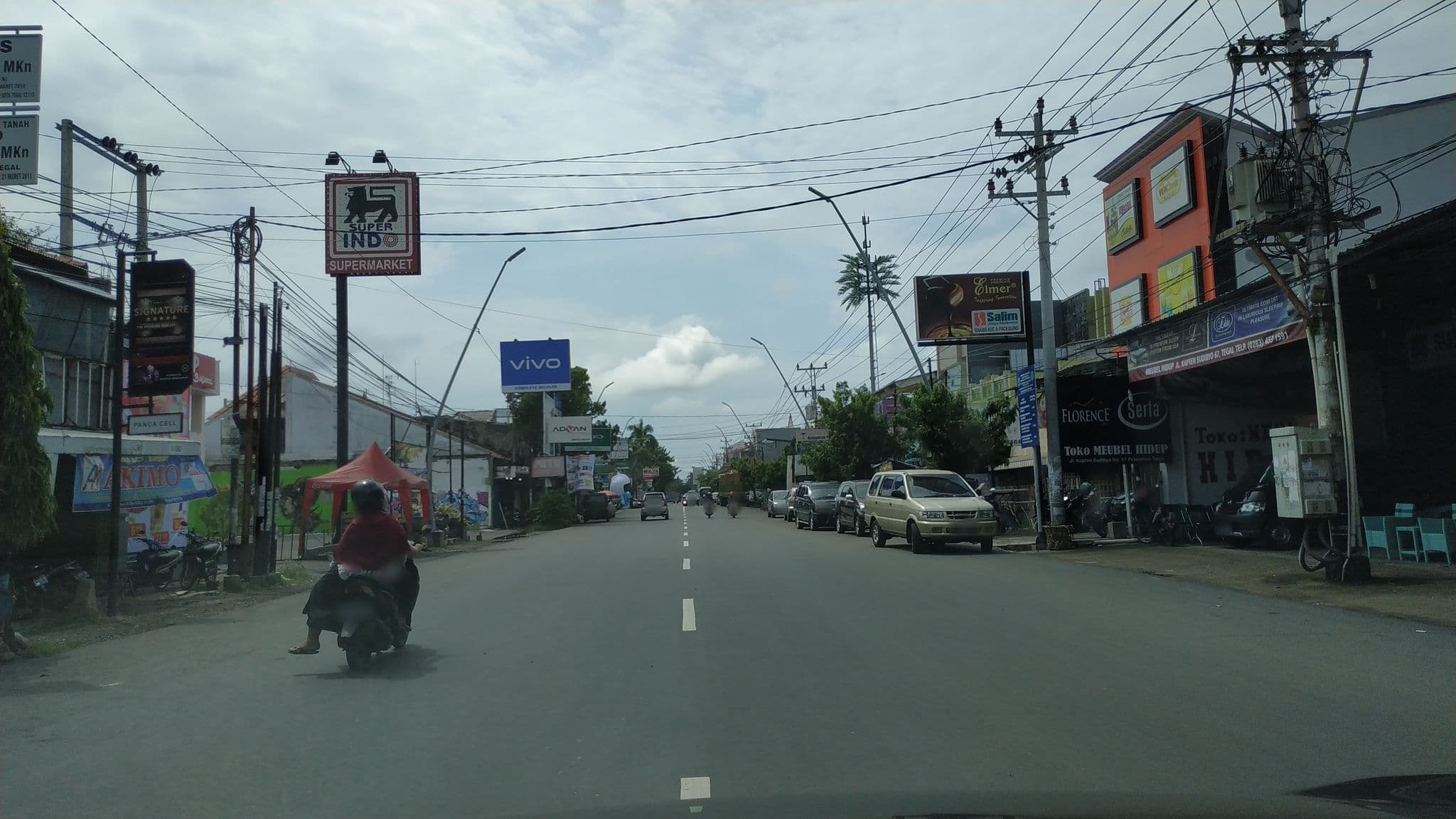 Street view near Hotel Duta Wisata Guci, Tegal — © akrimullag (CC BY-SA · Mapillary)