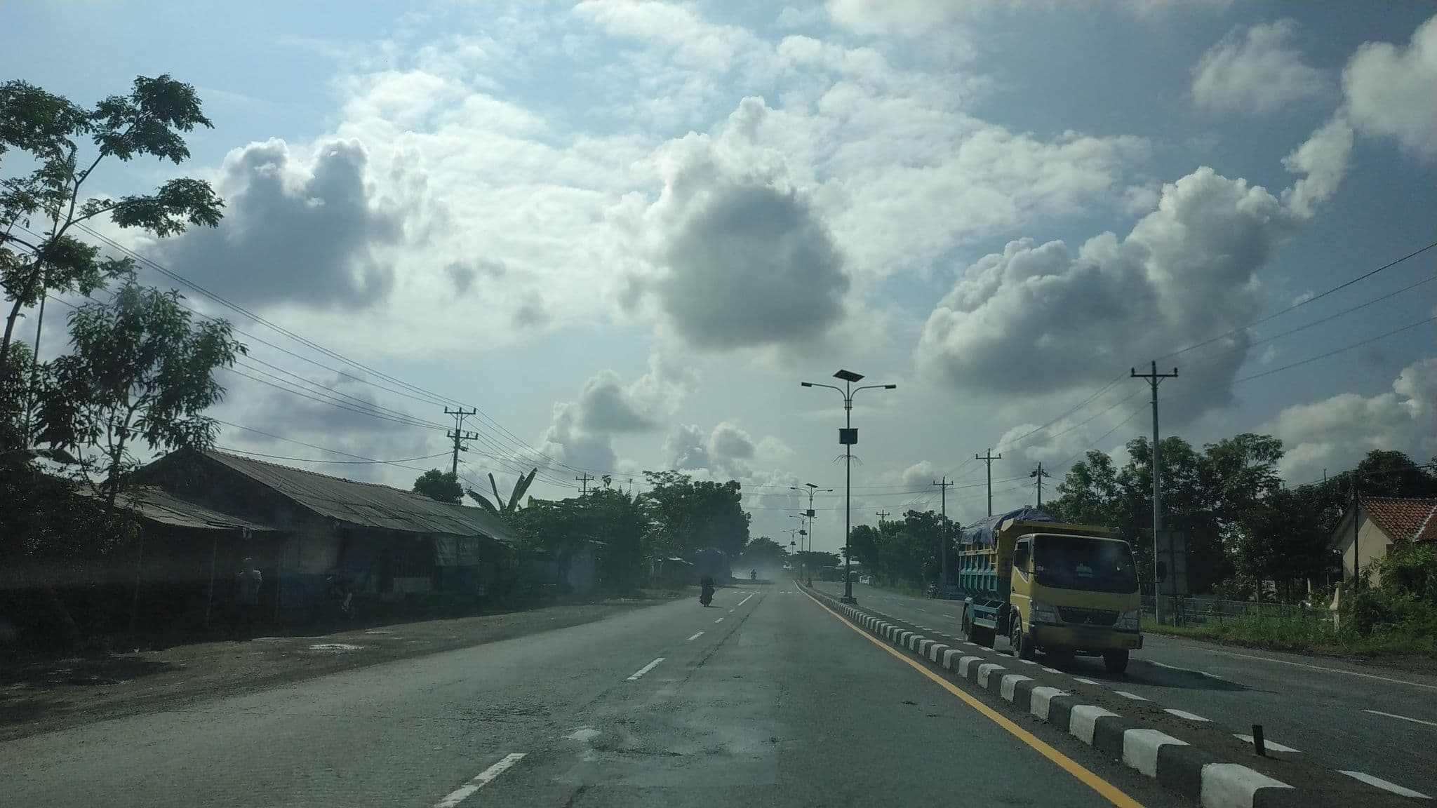 Street view near Hotel Patra Cirebon, Comal — © zainabr (CC BY-SA · Mapillary)