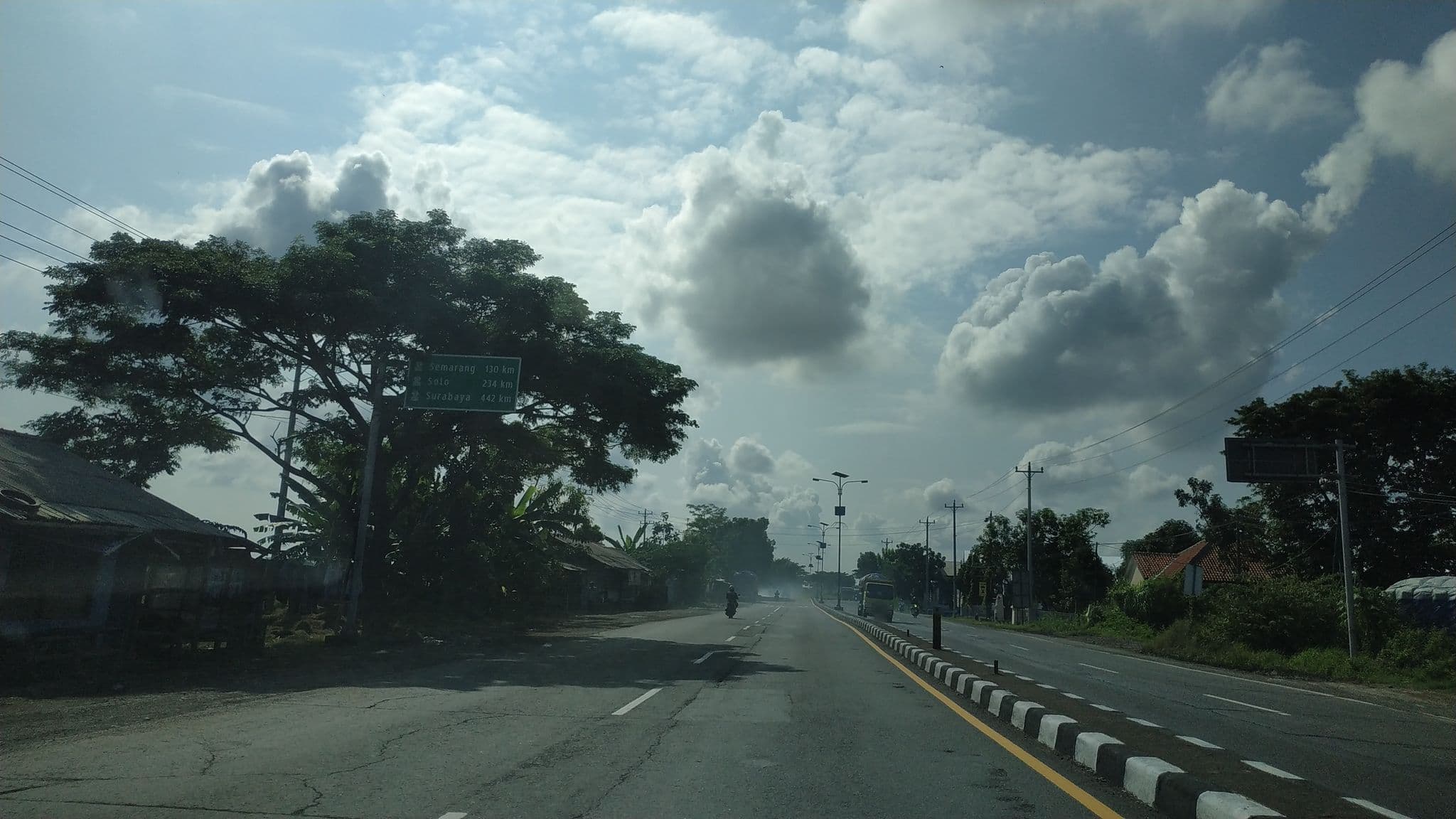 Street view near Hotel hOrisson semarang, Comal — © zainabr (CC BY-SA · Mapillary)