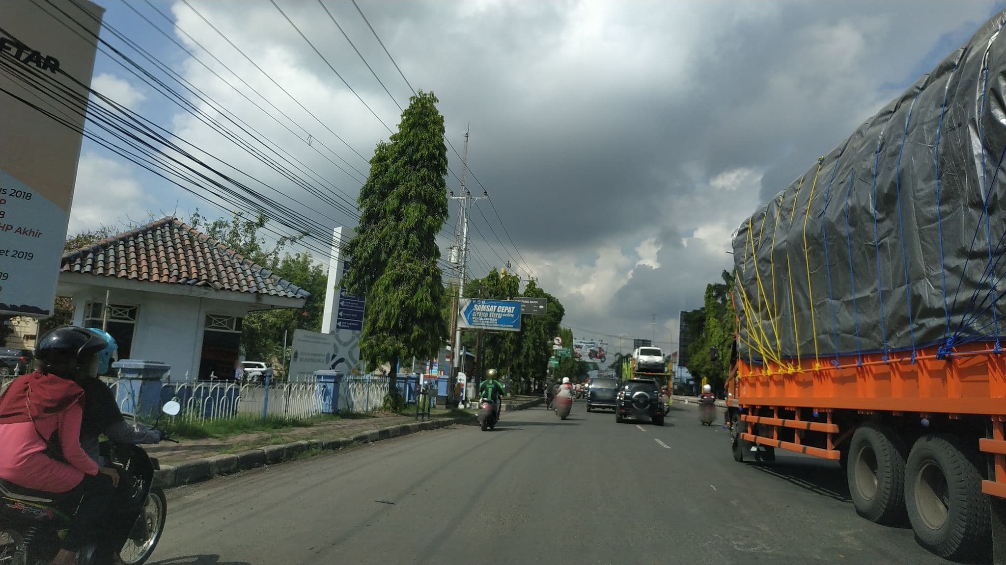 Street view near The Sidji Hotel, Pekalongan — © zainabr (CC BY-SA · Mapillary)