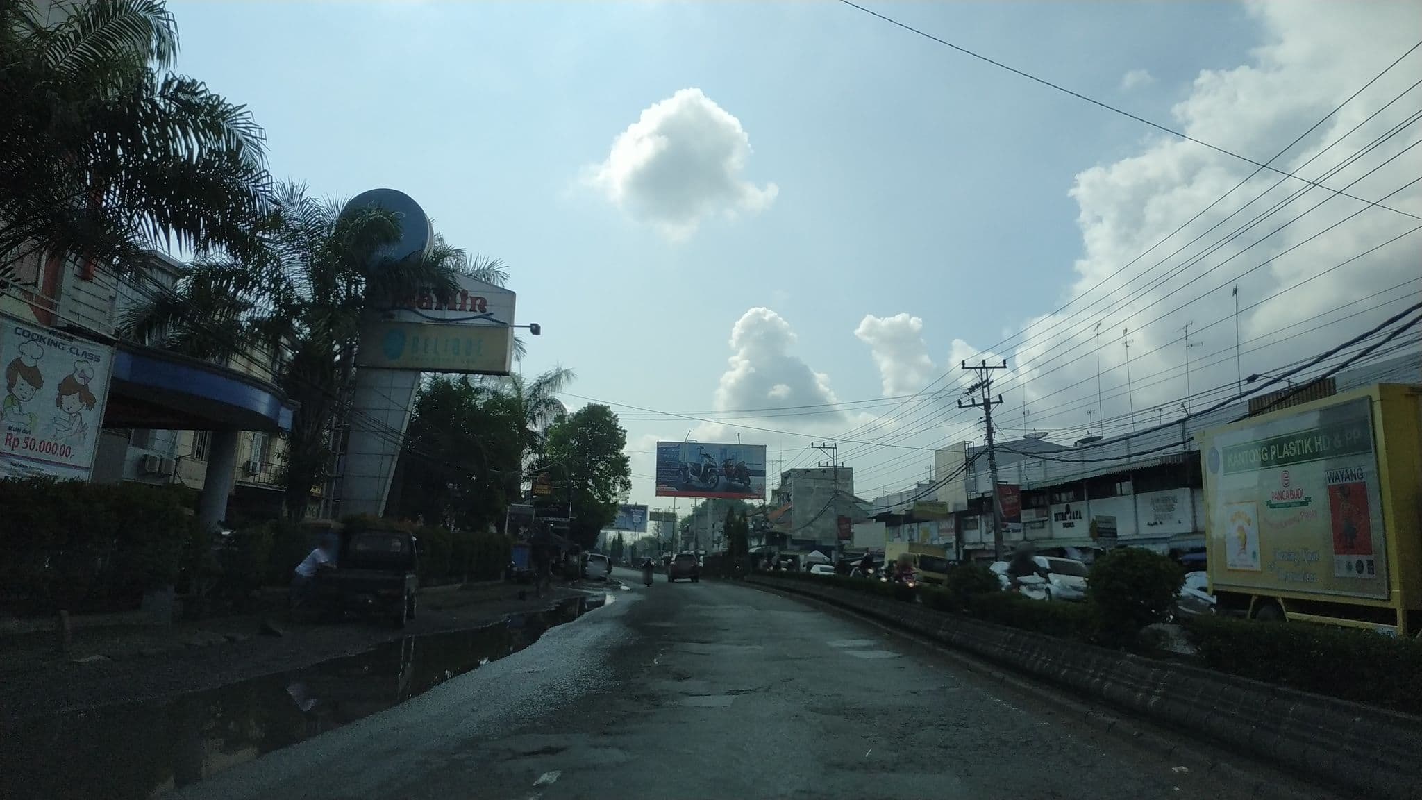 Street view near Marlin Hotel, Wiradesa — © zainabr (CC BY-SA · Mapillary)