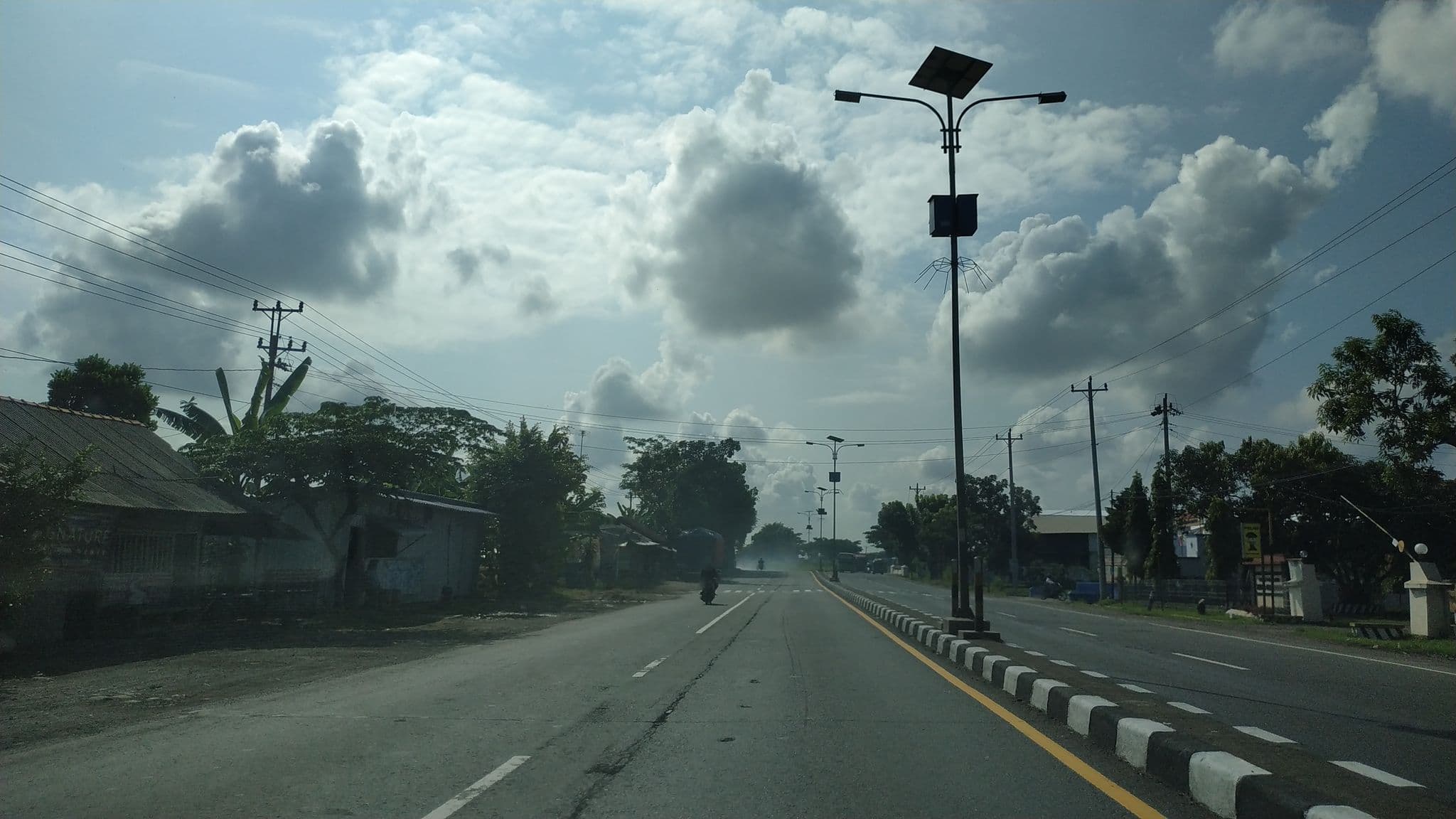 Street view near Hotel Agung Mas, Comal — © zainabr (CC BY-SA · Mapillary)