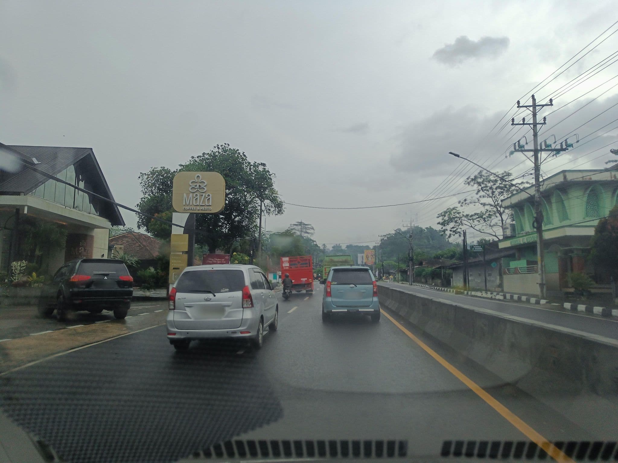 Street view near Hotel Secang Permai, Magelang — © hen0ch (CC BY-SA · Mapillary)