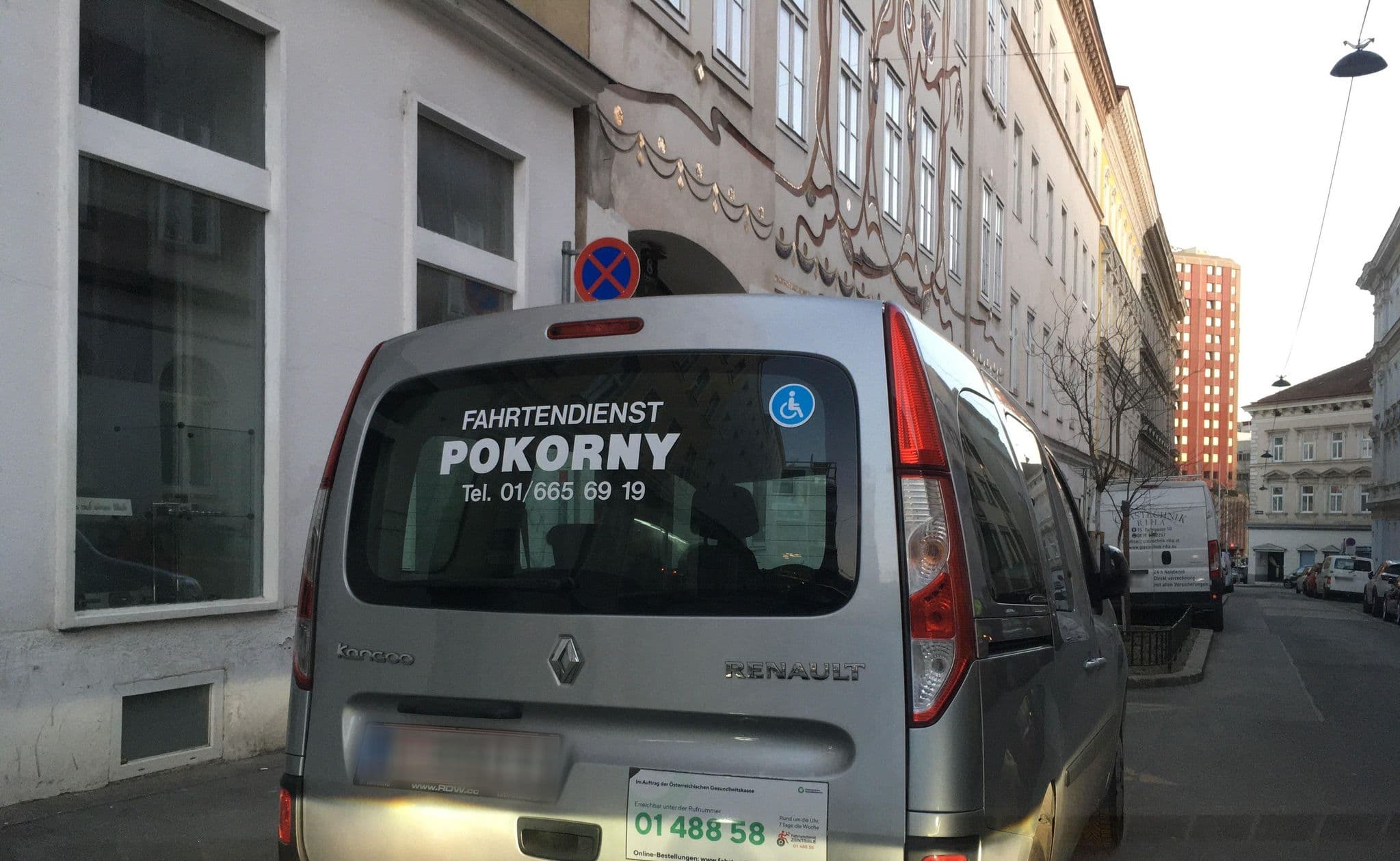 Street view near Vienna Palm Apartments, Neubau — © istefanos (CC BY-SA · Mapillary)