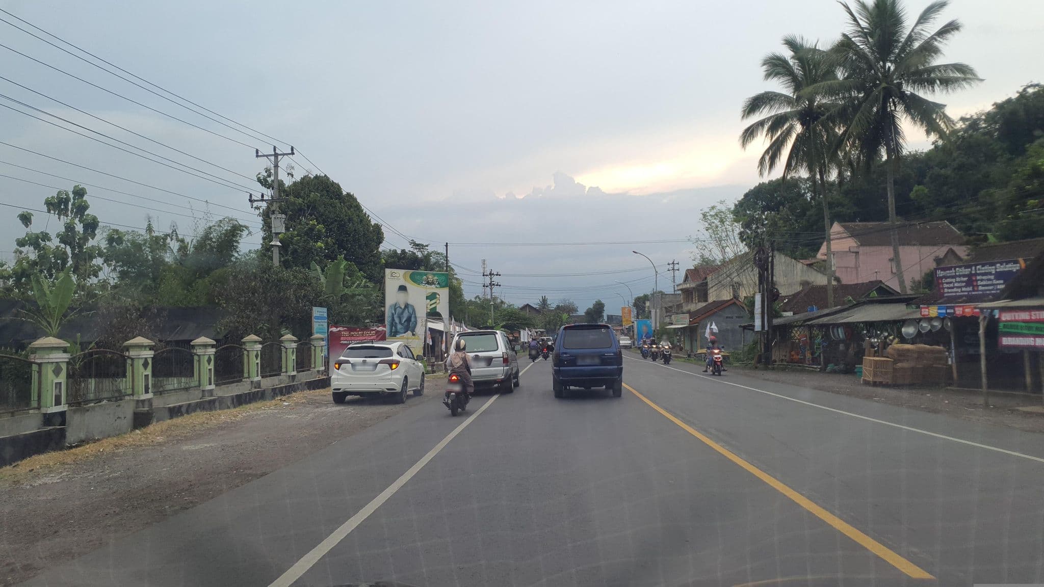 Street view near Hotel Surya - Salatiga, Salatiga — © FotoPeta (CC BY-SA · Mapillary)