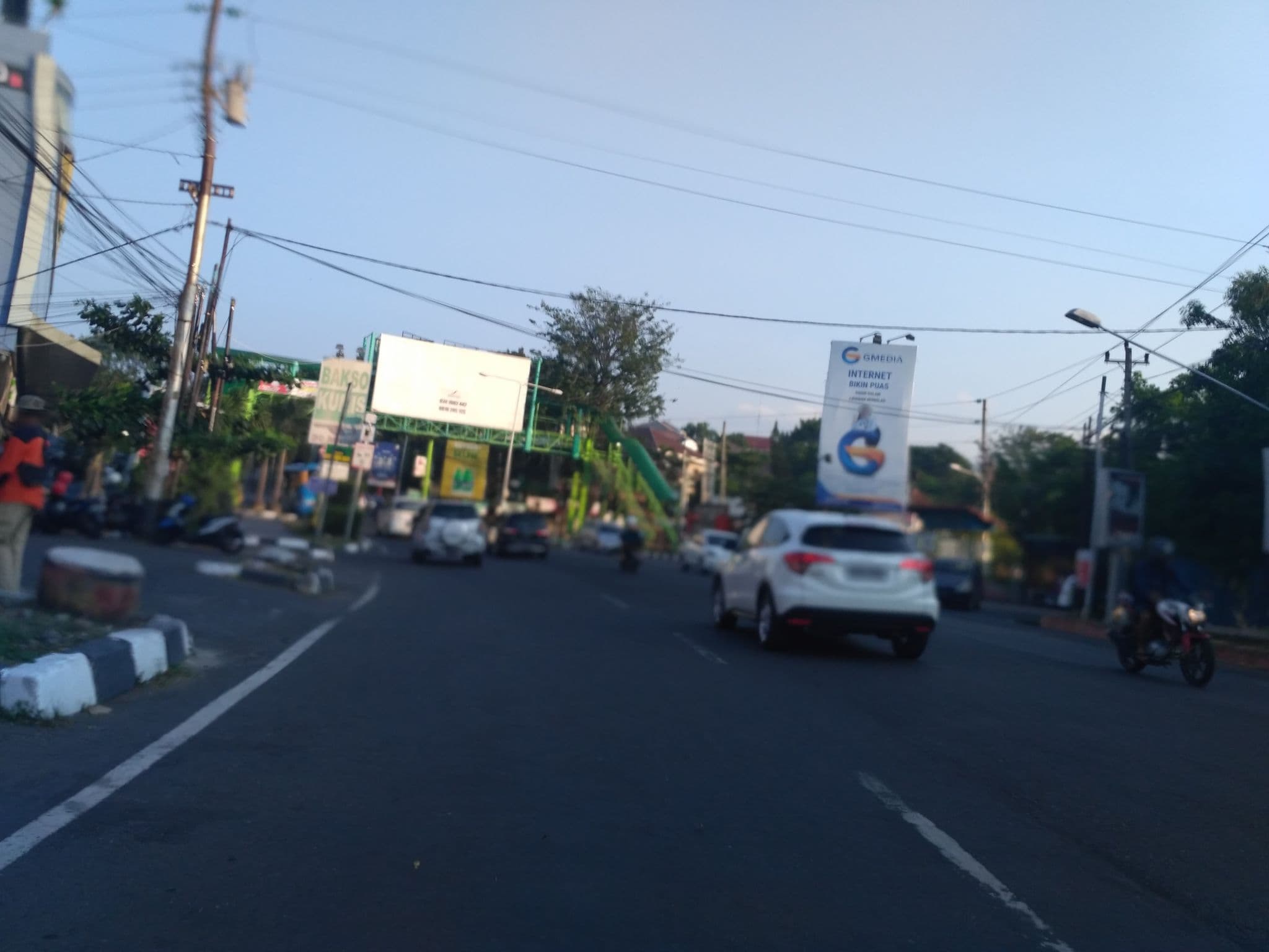 Street view near Swiss-belhotel kemang, Semarang — © nicolas_samosir (CC BY-SA · Mapillary)