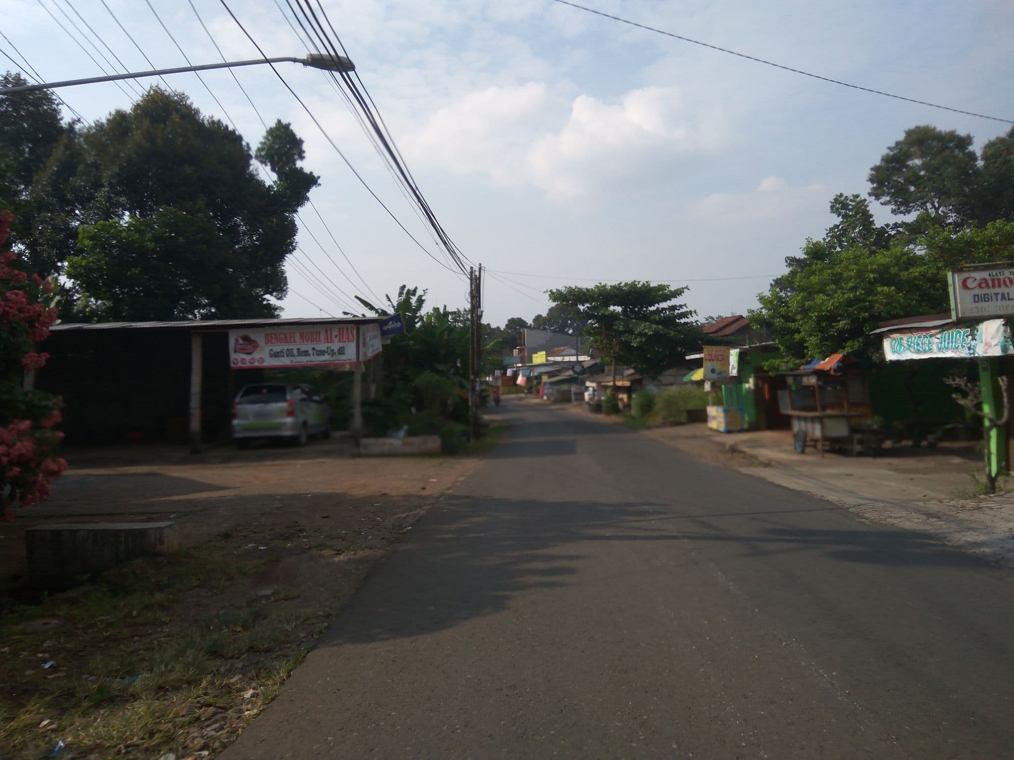 Street view near Graha Wiyata Patemon, Semarang — © nicolas_samosir (CC BY-SA · Mapillary)