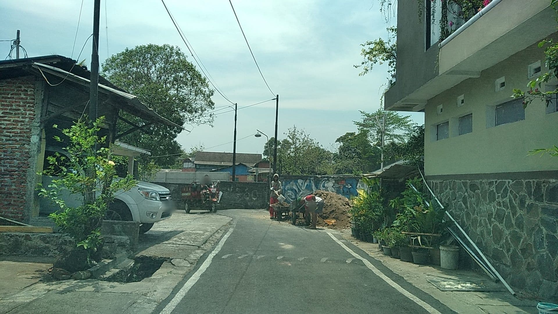 Street view near Hotel Kencana Ungaran, Semarang — © roadroid (CC BY-SA · Mapillary)