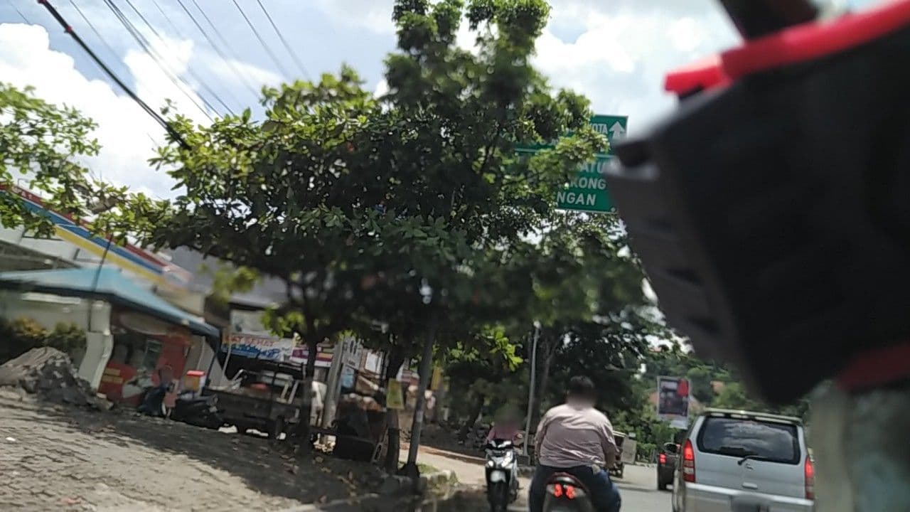 Street view near Horison Hotel 9th. floor, Semarang — © medika (CC BY-SA · Mapillary)