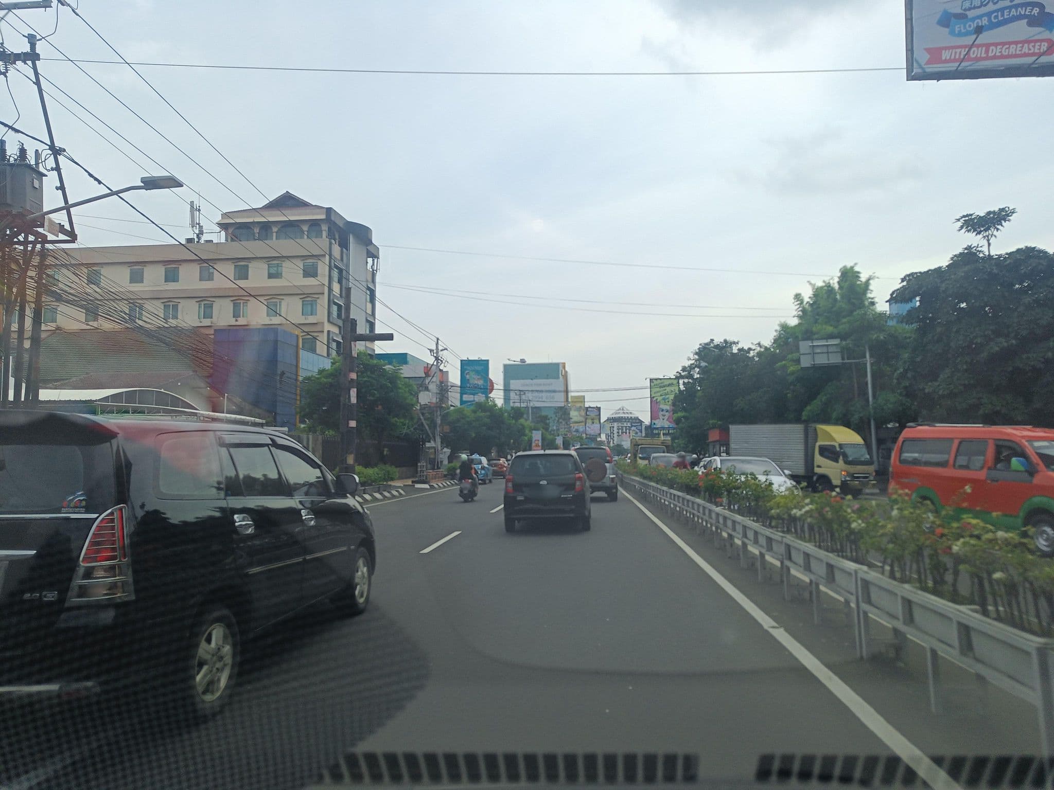 Street view near Room 406 Santika Hotel Premiere Semarang, Semarang — © hen0ch (CC BY-SA · Mapillary)