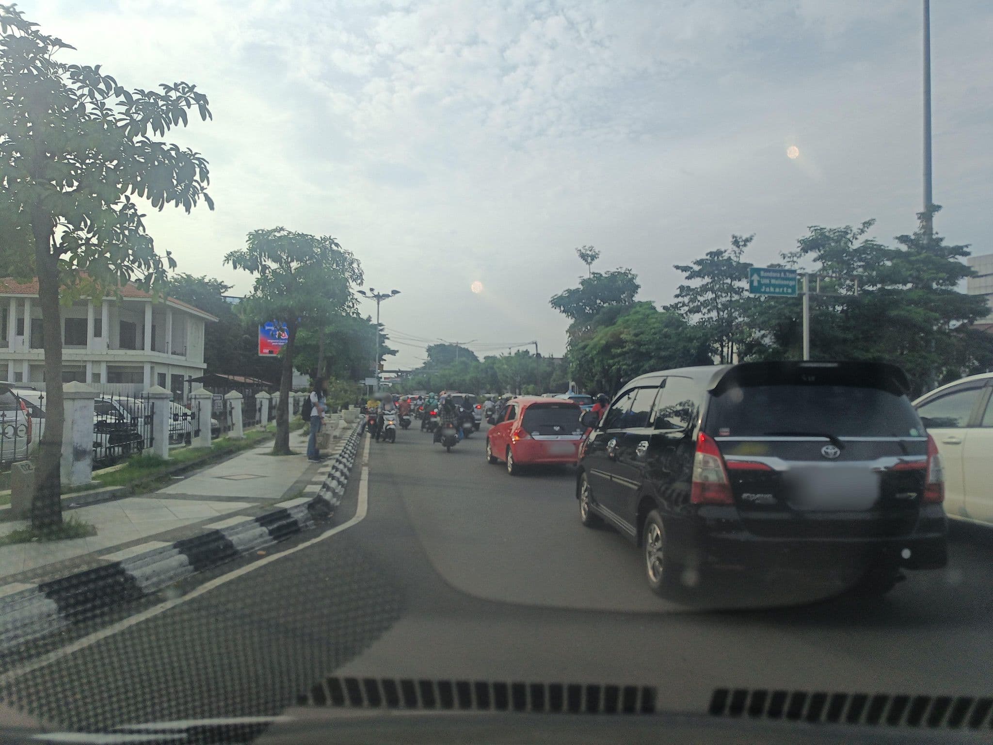 Street view near Hotel Siliwangi, Semarang, Semarang — © hen0ch (CC BY-SA · Mapillary)