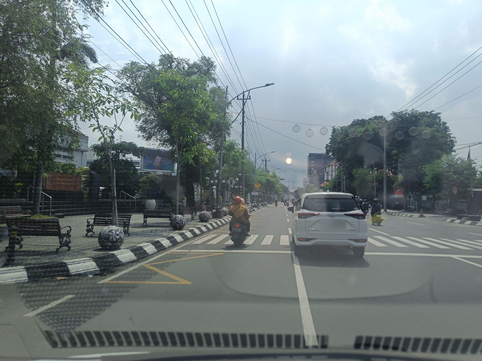 Street view near Amaris Hotel Pemuda - Semarang, Semarang — © hen0ch (CC BY-SA · Mapillary)