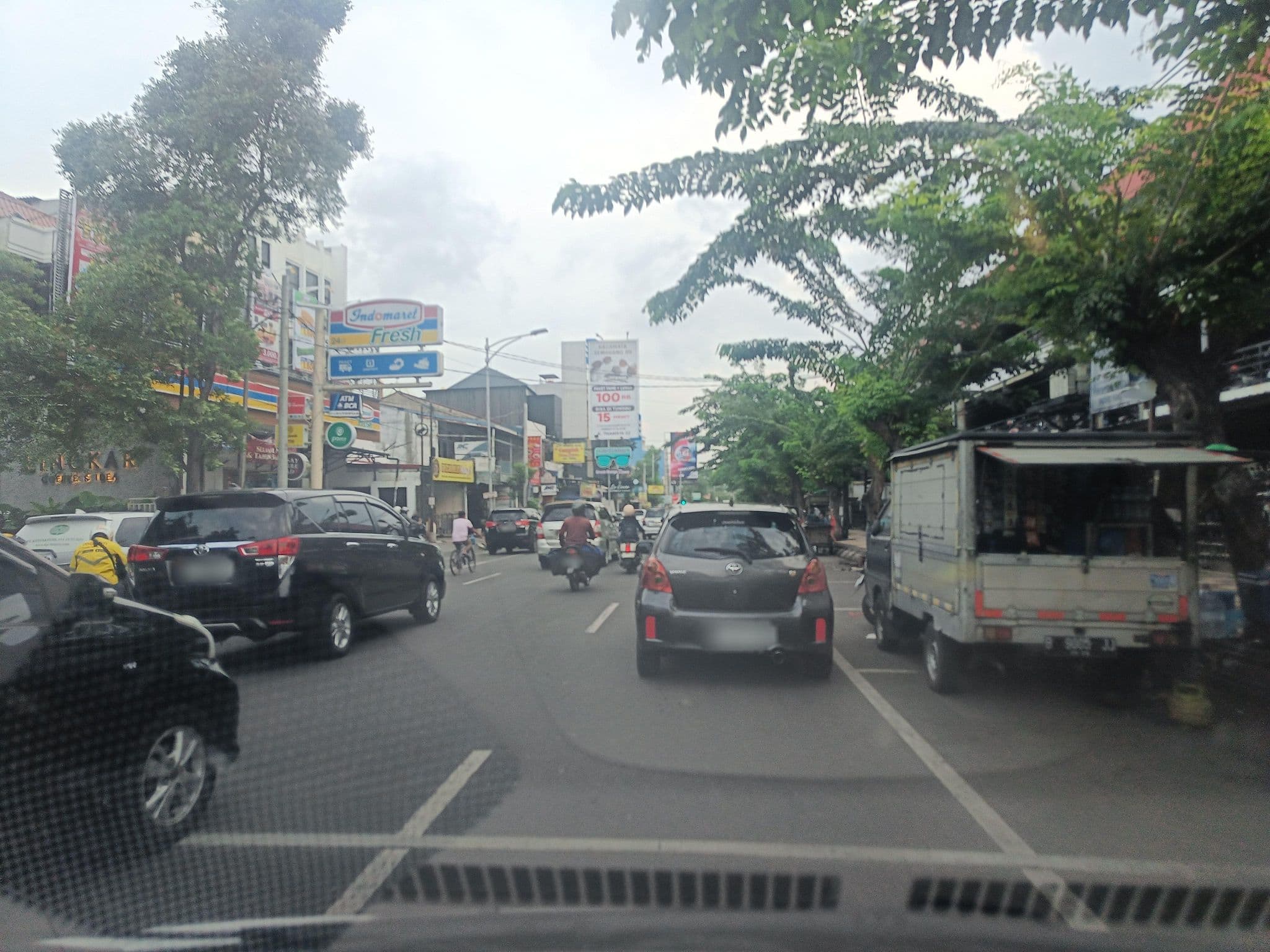 Street view near Hotel Olimpic  semarang, Semarang — © hen0ch (CC BY-SA · Mapillary)