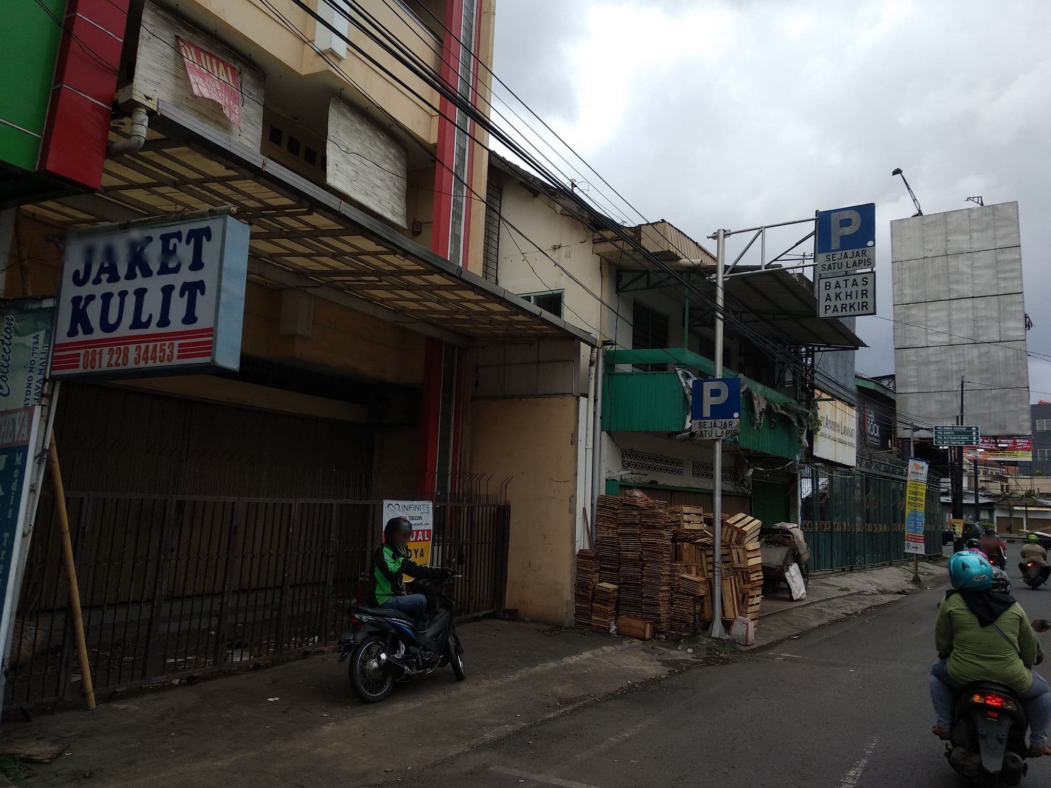 Street view near BEST WESTERN, Semarang — © arizalkawamuna (CC BY-SA · Mapillary)