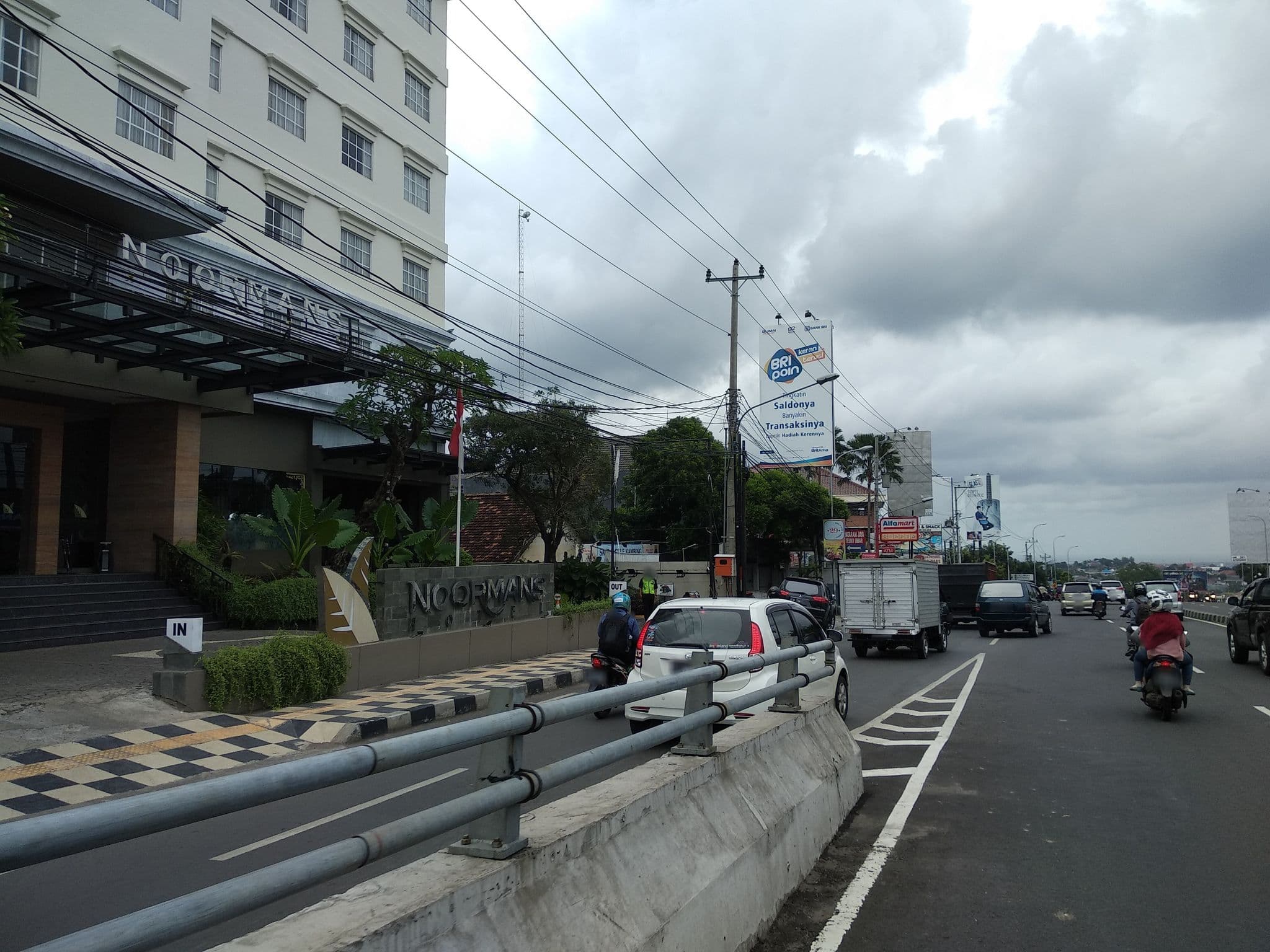 Street view near Noormans Hotel Semarang, Semarang — © arizalkawamuna (CC BY-SA · Mapillary)