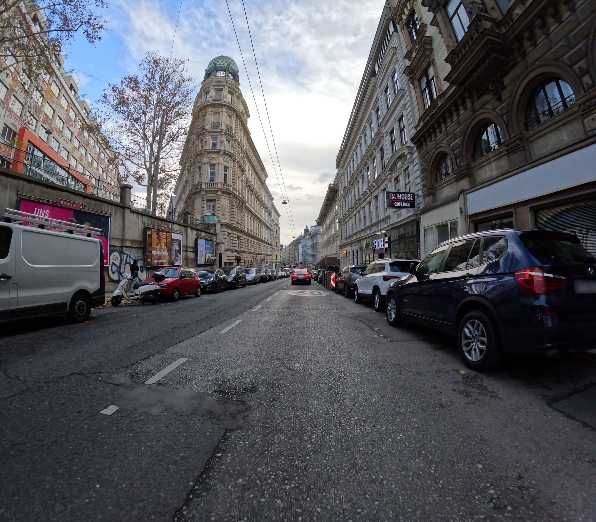 Street view near Jaz in the city, Mariahilf — © erias (CC BY-SA · Mapillary)