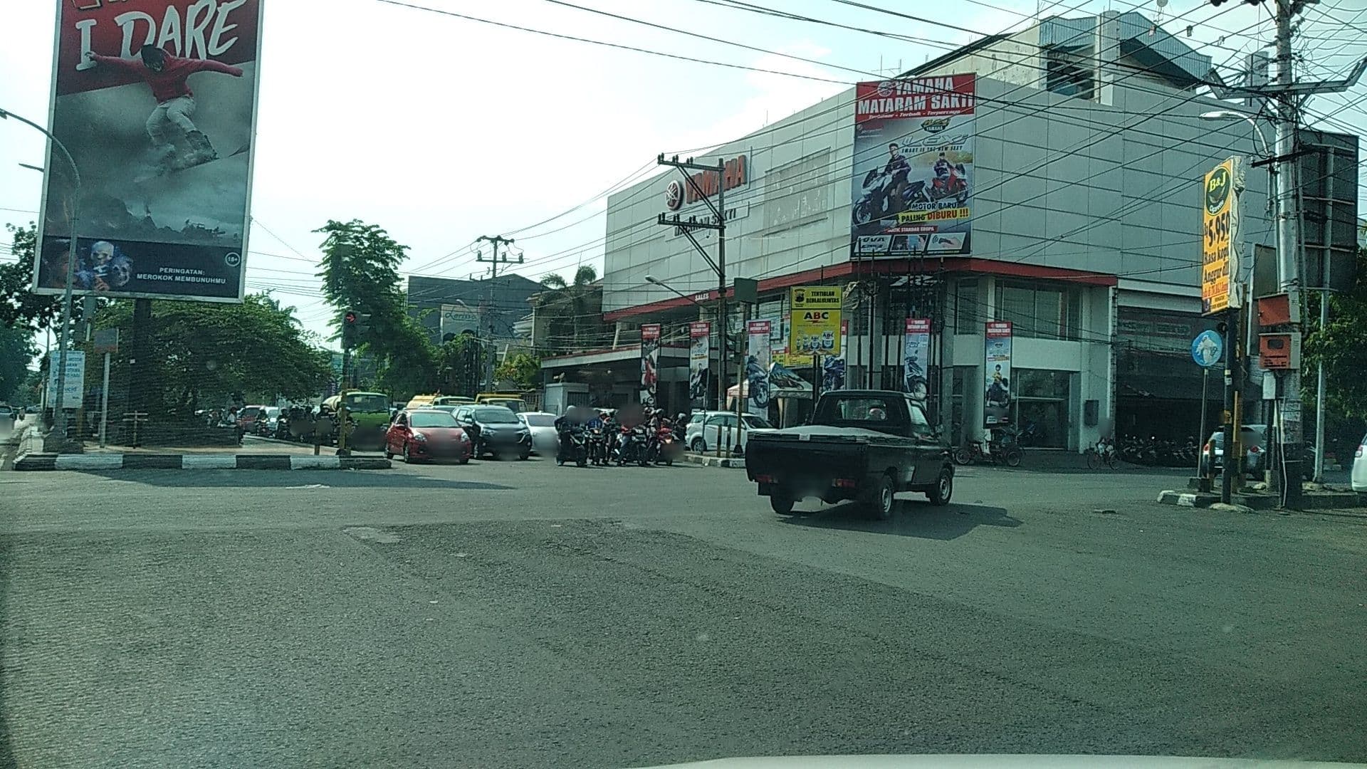 Street view near Horison Ultima Semarang, Semarang — © roadroid (CC BY-SA · Mapillary)