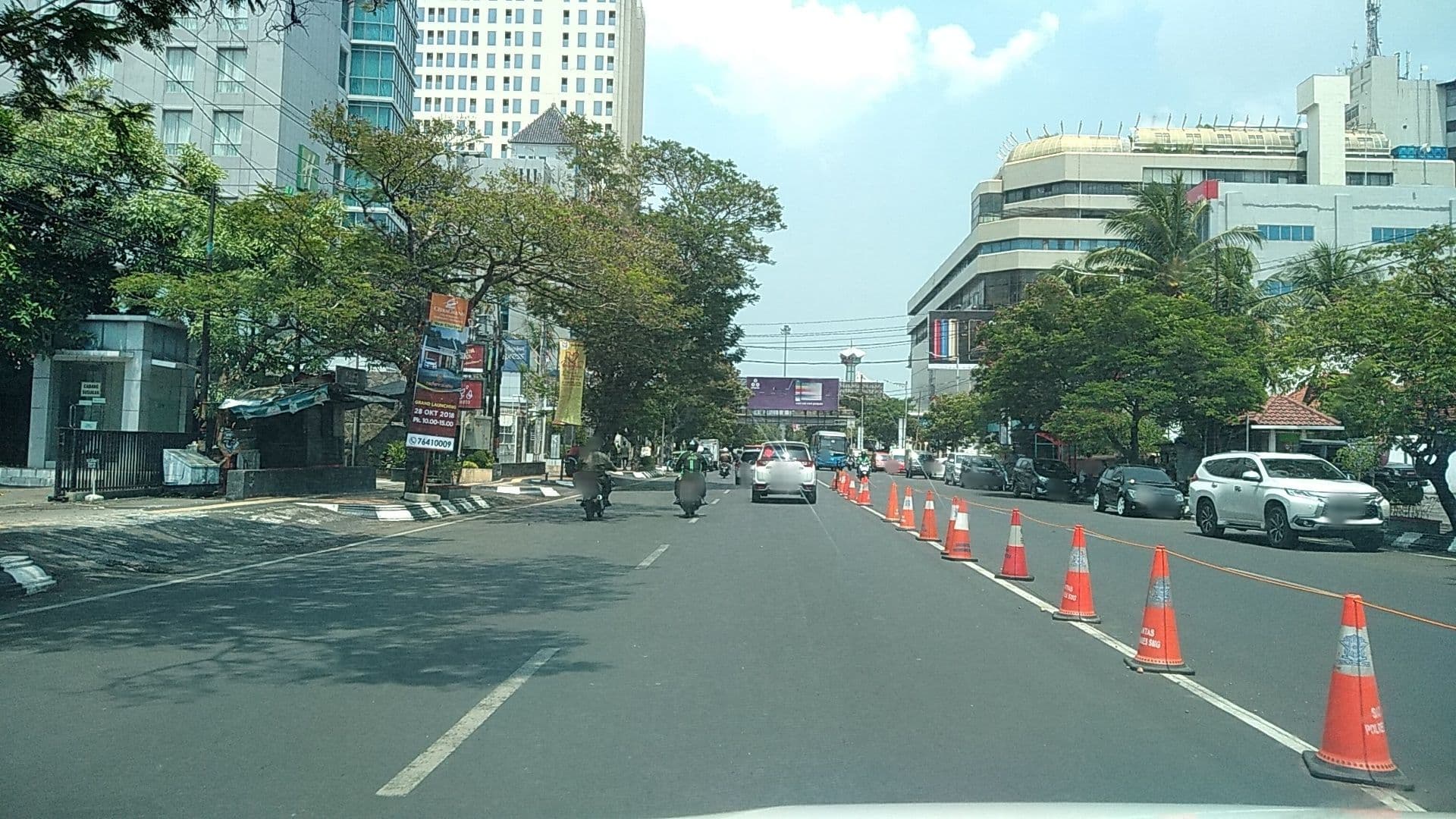 Street view near Holiday Inn Room 1002, Semarang — © roadroid (CC BY-SA · Mapillary)