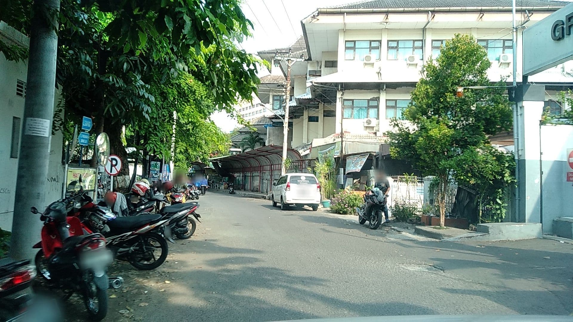Street view near Room 706, Santika Premiere Hotel, Semarang — © roadroid (CC BY-SA · Mapillary)