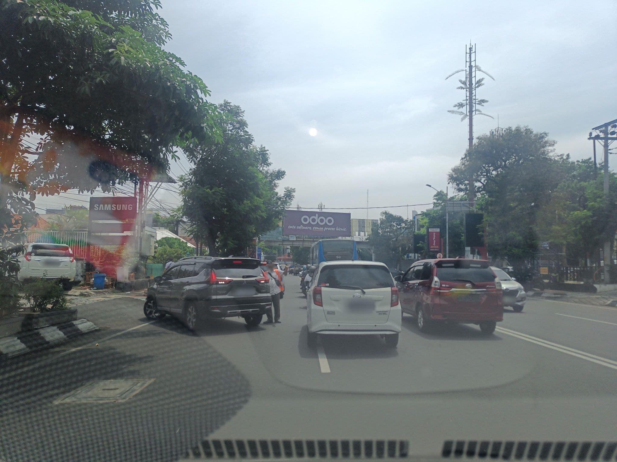 Street view near Hotel Santika Semarang, Semarang — © hen0ch (CC BY-SA · Mapillary)