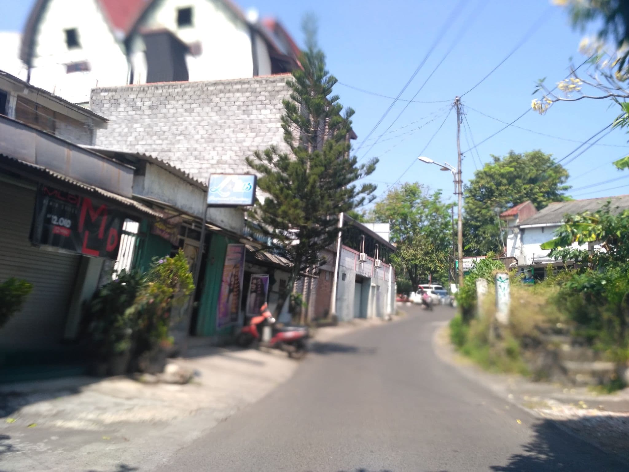 Street view near hotel singosari residance, Semarang — © nicolas_samosir (CC BY-SA · Mapillary)