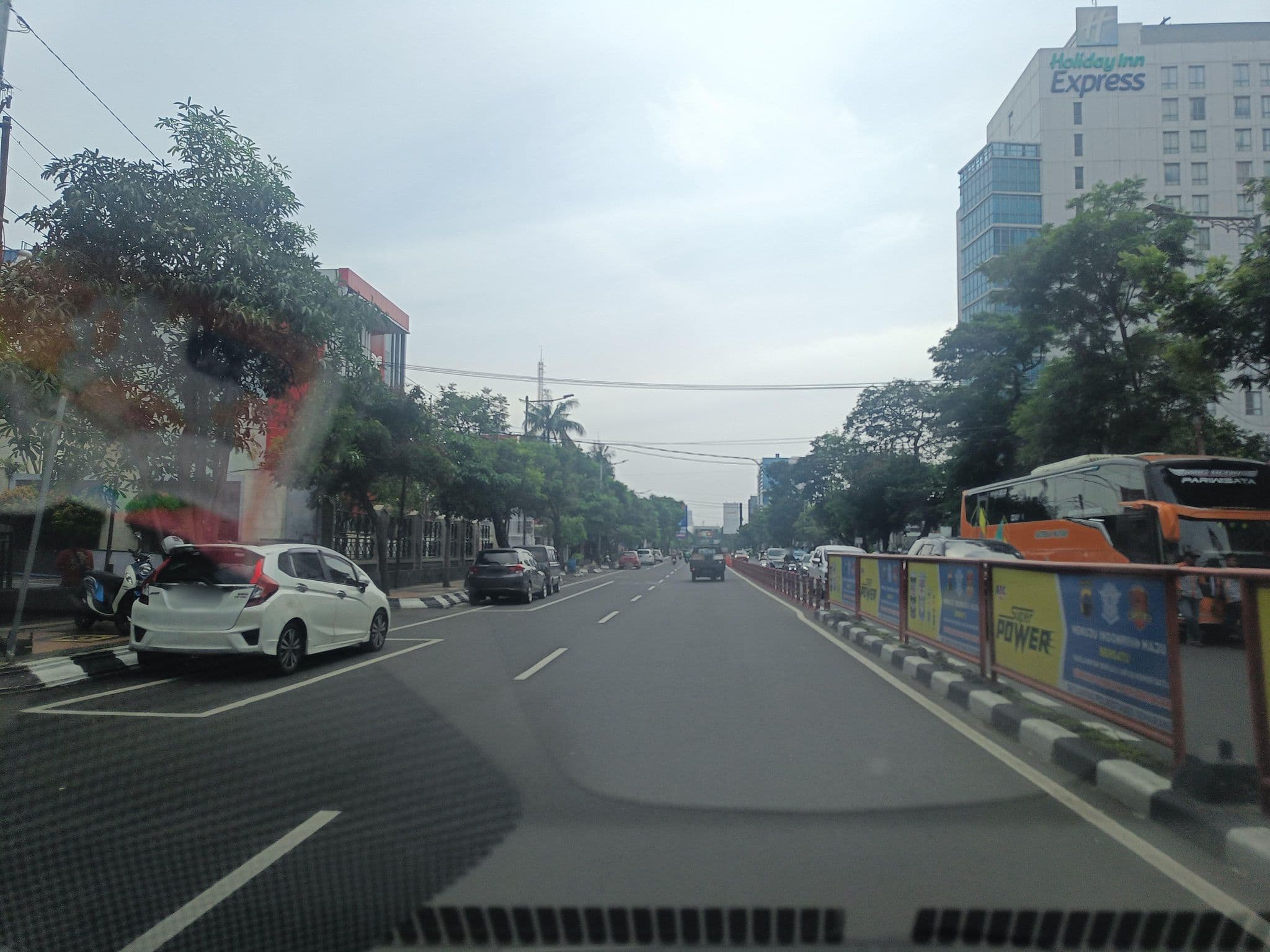 Street view near Louis Kienne Hotel, Semarang — © hen0ch (CC BY-SA · Mapillary)
