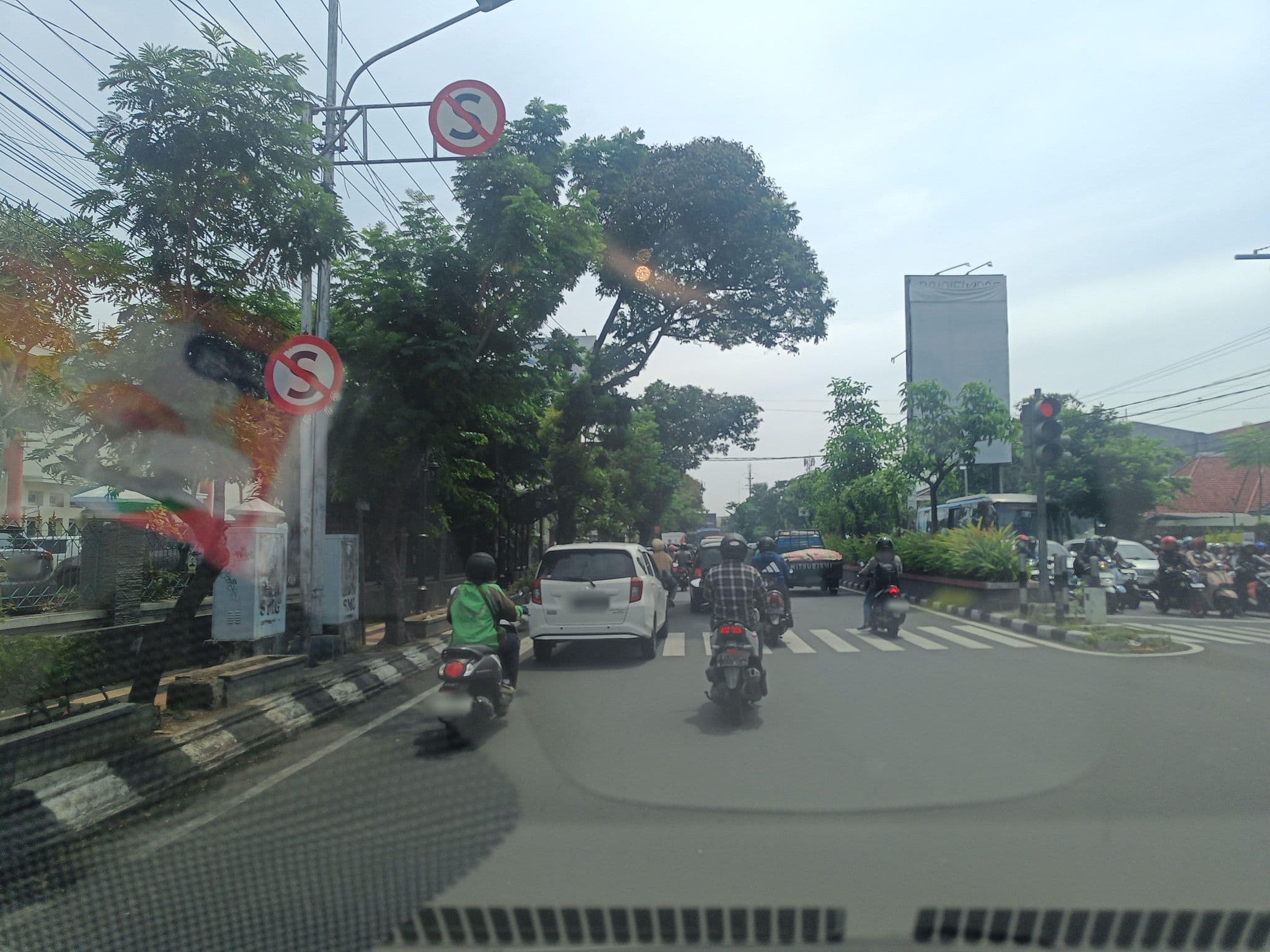 Street view near Up Peak Hotel, Semarang — © hen0ch (CC BY-SA · Mapillary)