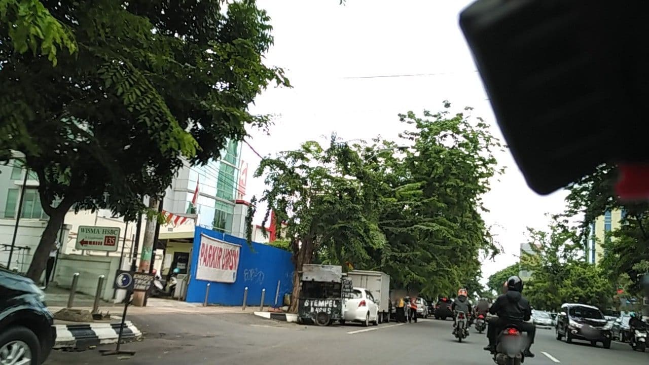 Street view near Hotel Santika Premier room 303, Semarang — © medika (CC BY-SA · Mapillary)