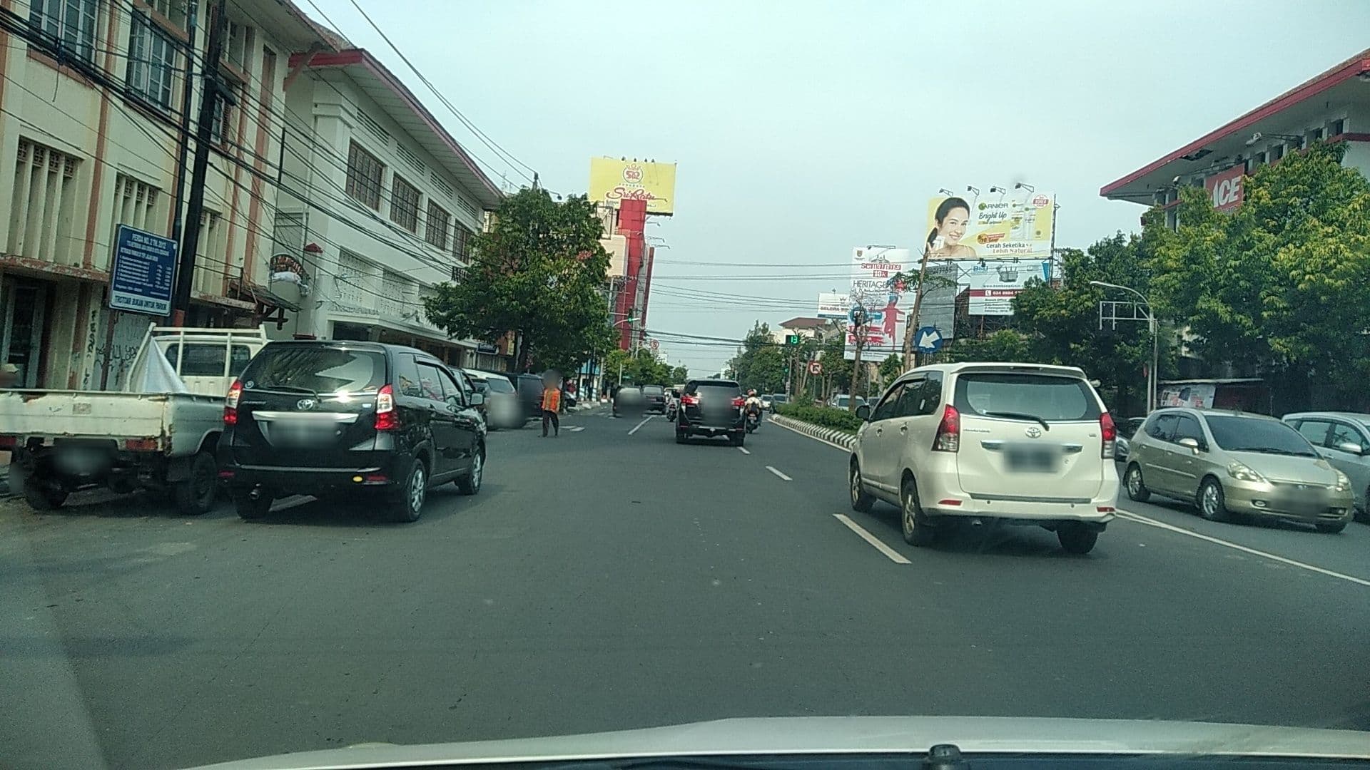 Street view near Louis Kienne Hotel, Semarang — © roadroid (CC BY-SA · Mapillary)