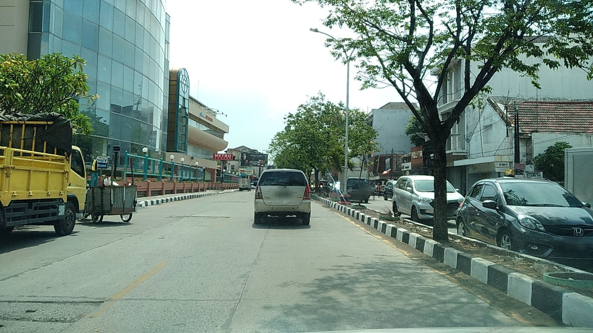 Street view near Metro PT Hotel, Semarang — © roadroid (CC BY-SA · Mapillary)