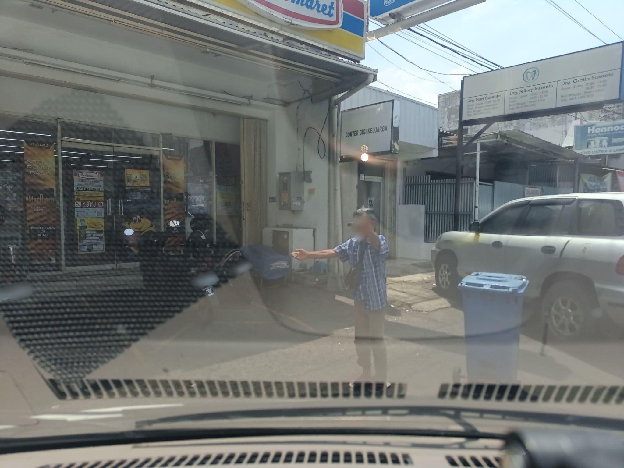 Street view near Guest Hotel, Semarang — © hen0ch (CC BY-SA · Mapillary)